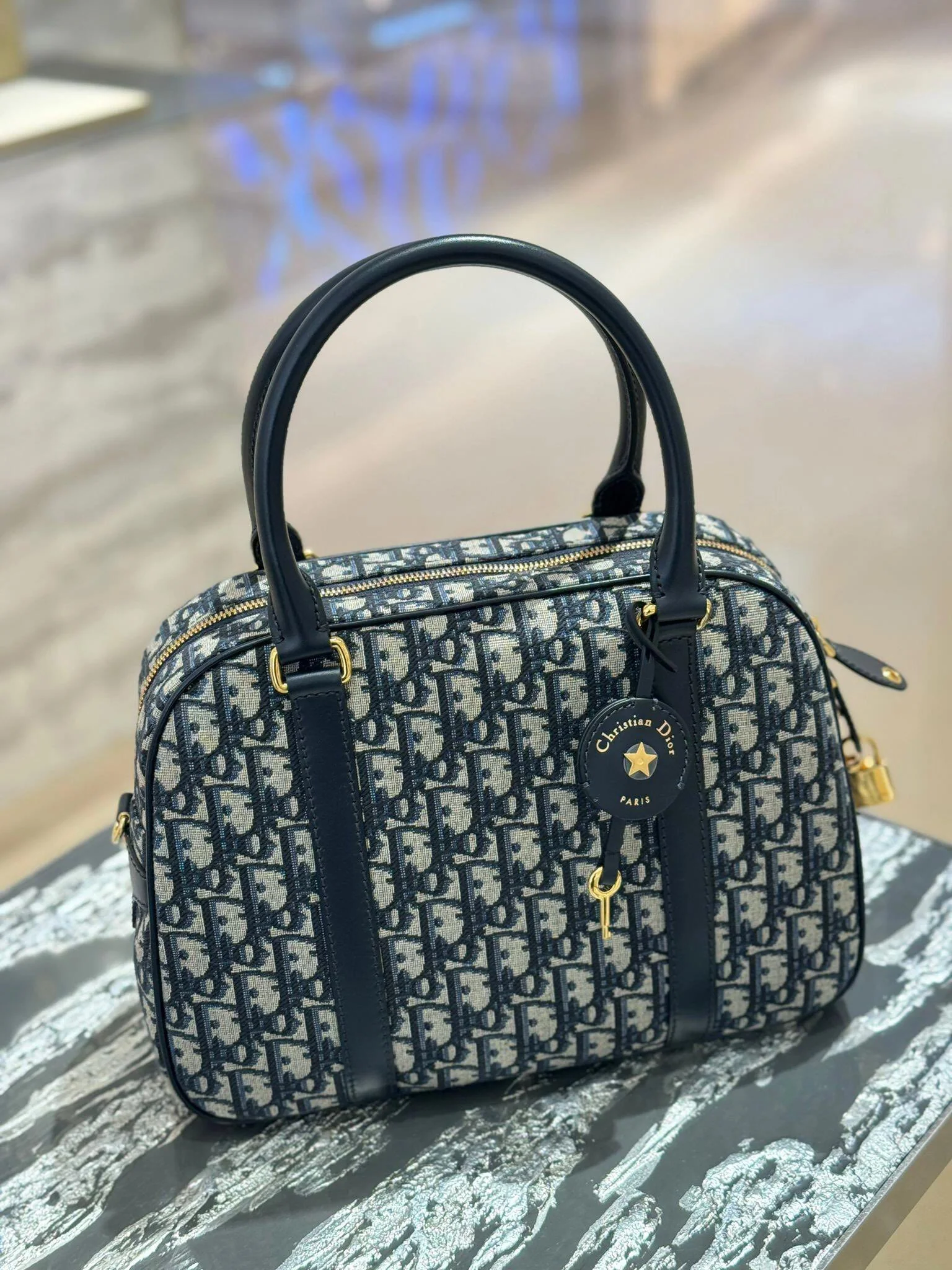 Сумка для боулинга Dior d-vibe - синяя, из канваса - большой размер