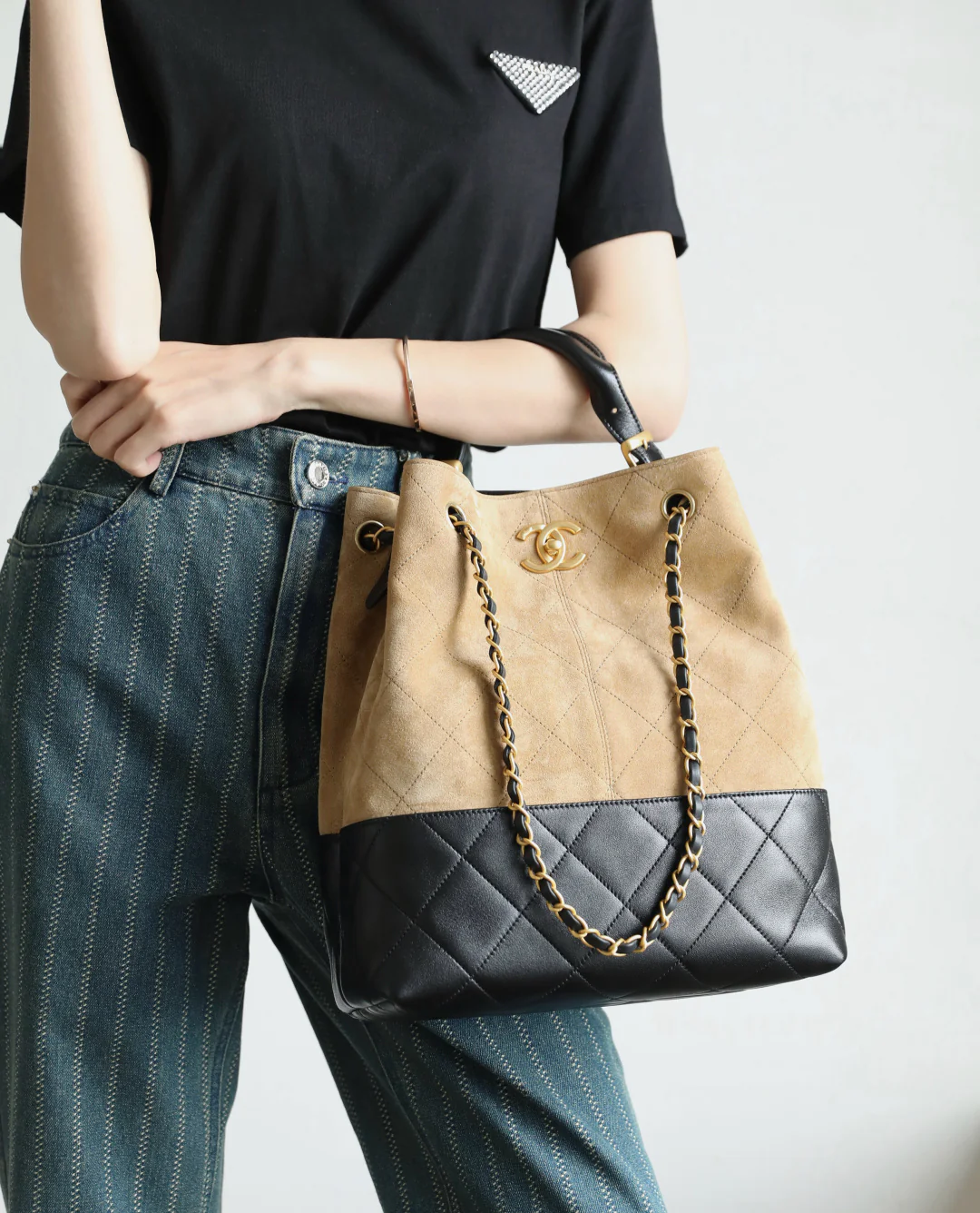 Chanel - Замшевая прямая сумка-шоппер - Коричневая с золотой фурнитурой