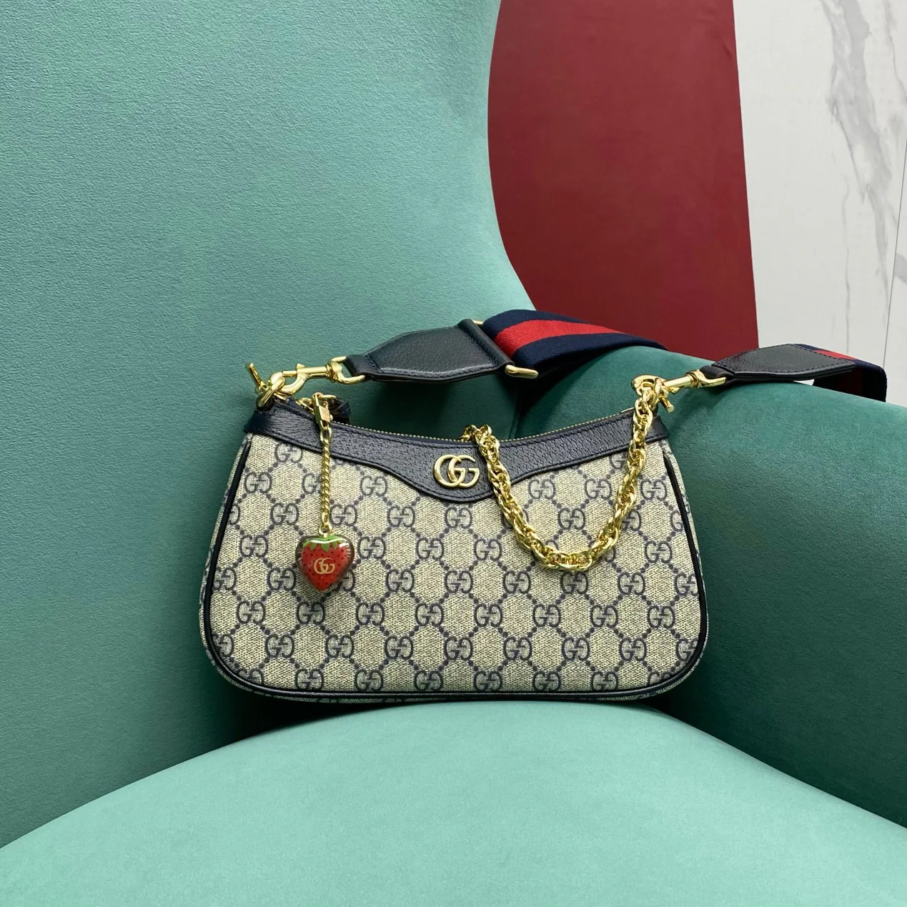 Сумка Gucci Ophidia Strawberry через плечо - черная