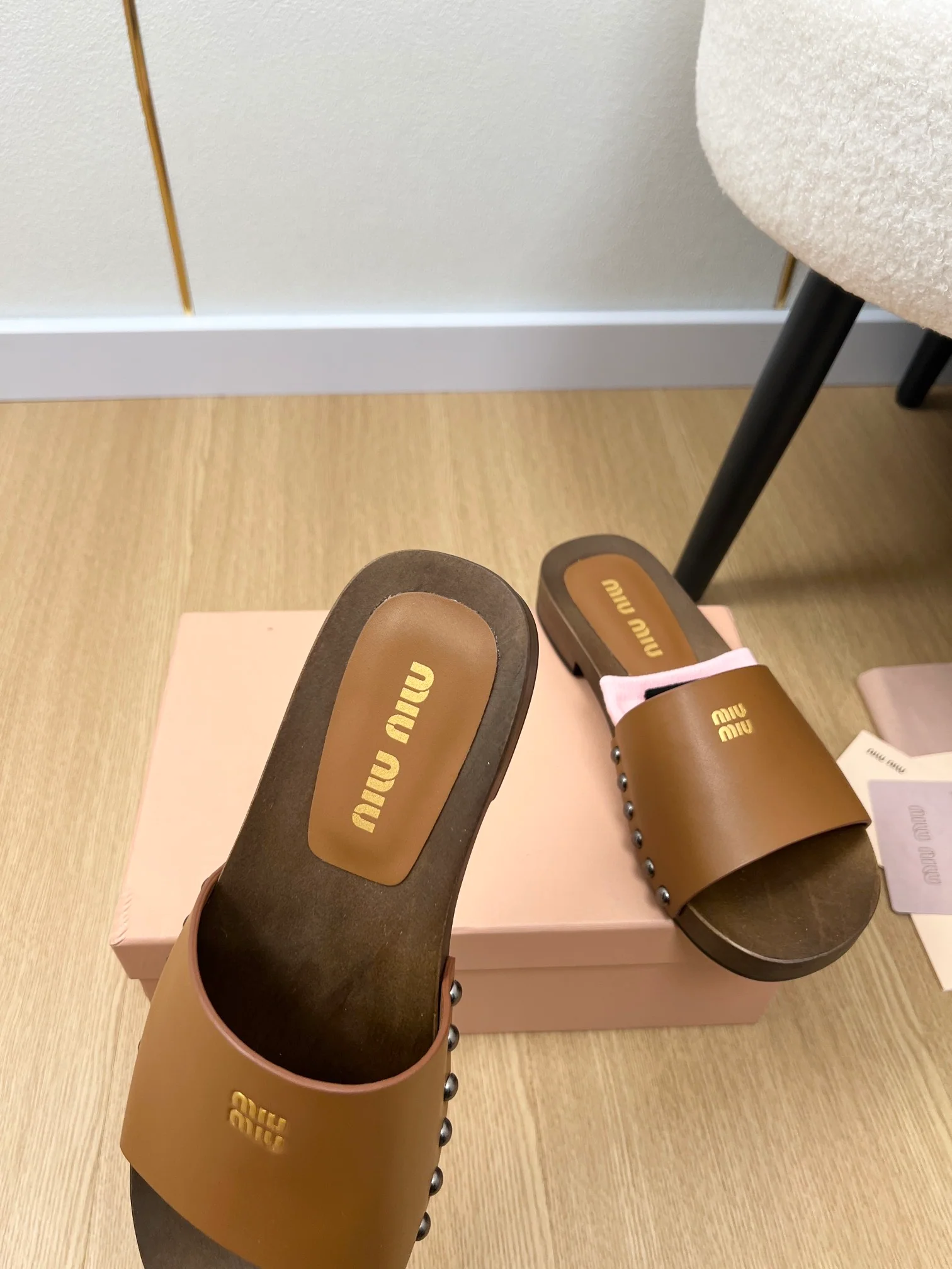 Деревянные тапочки Miu Miu 2024 - Кофе