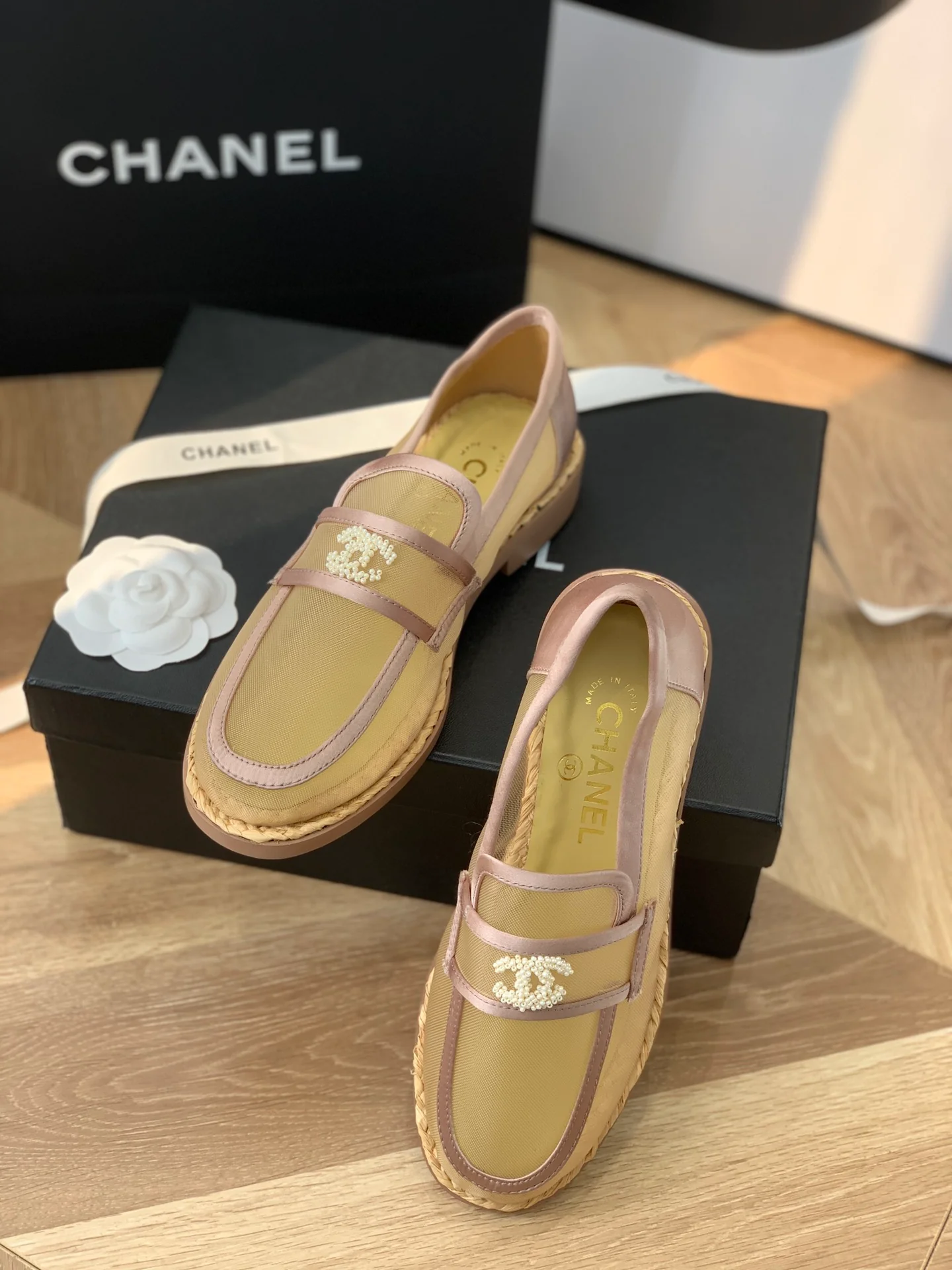 Chanel - Абрикосовые полупрозрачные лоферы