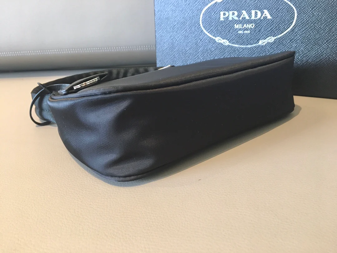 Сумка-хобо Prada Limited Edition Upgraded - черная