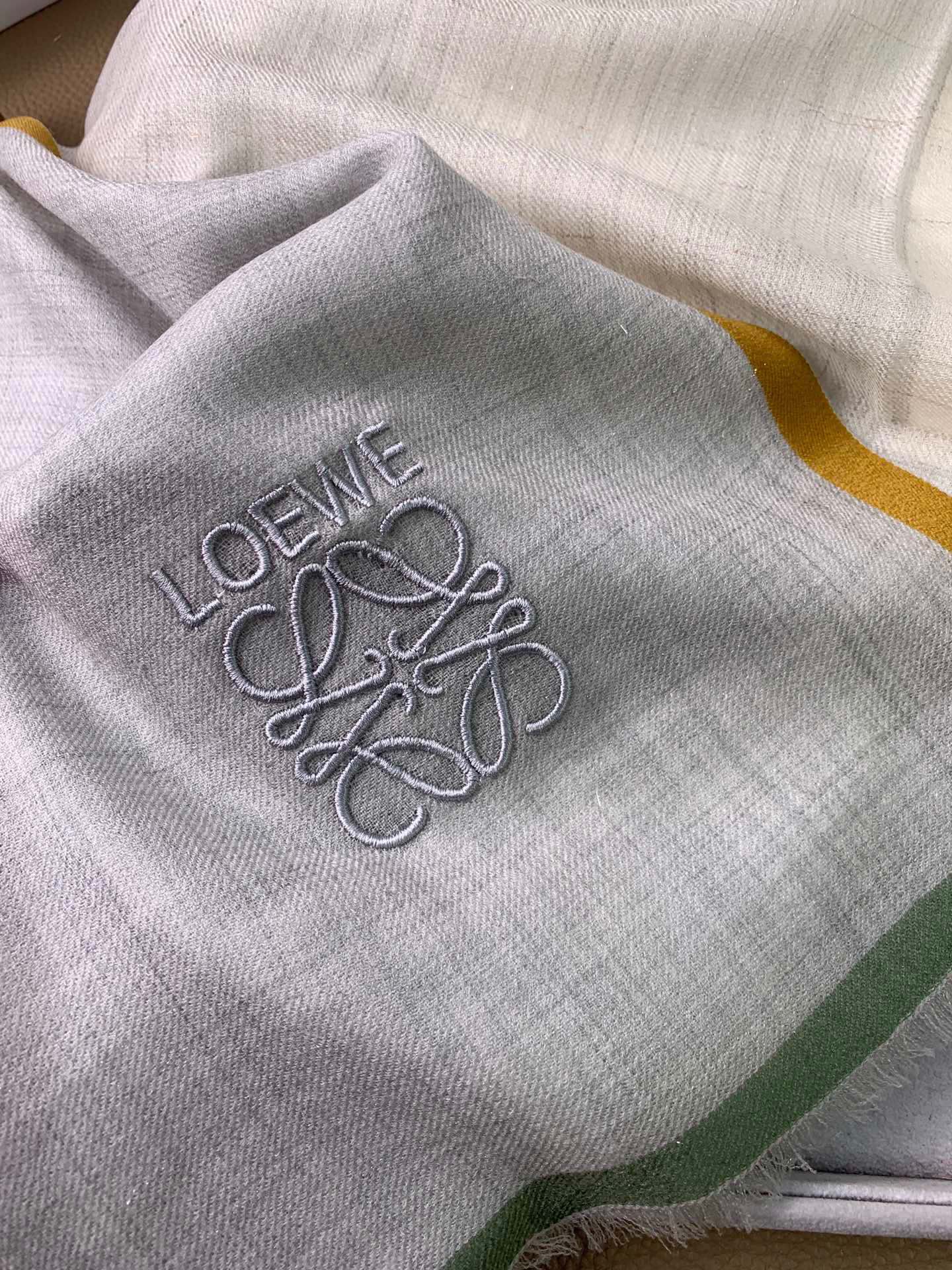 Lolwei - Маленький шарф из золотых и серебряных нитей - 110 см - 100 г - Кашемир