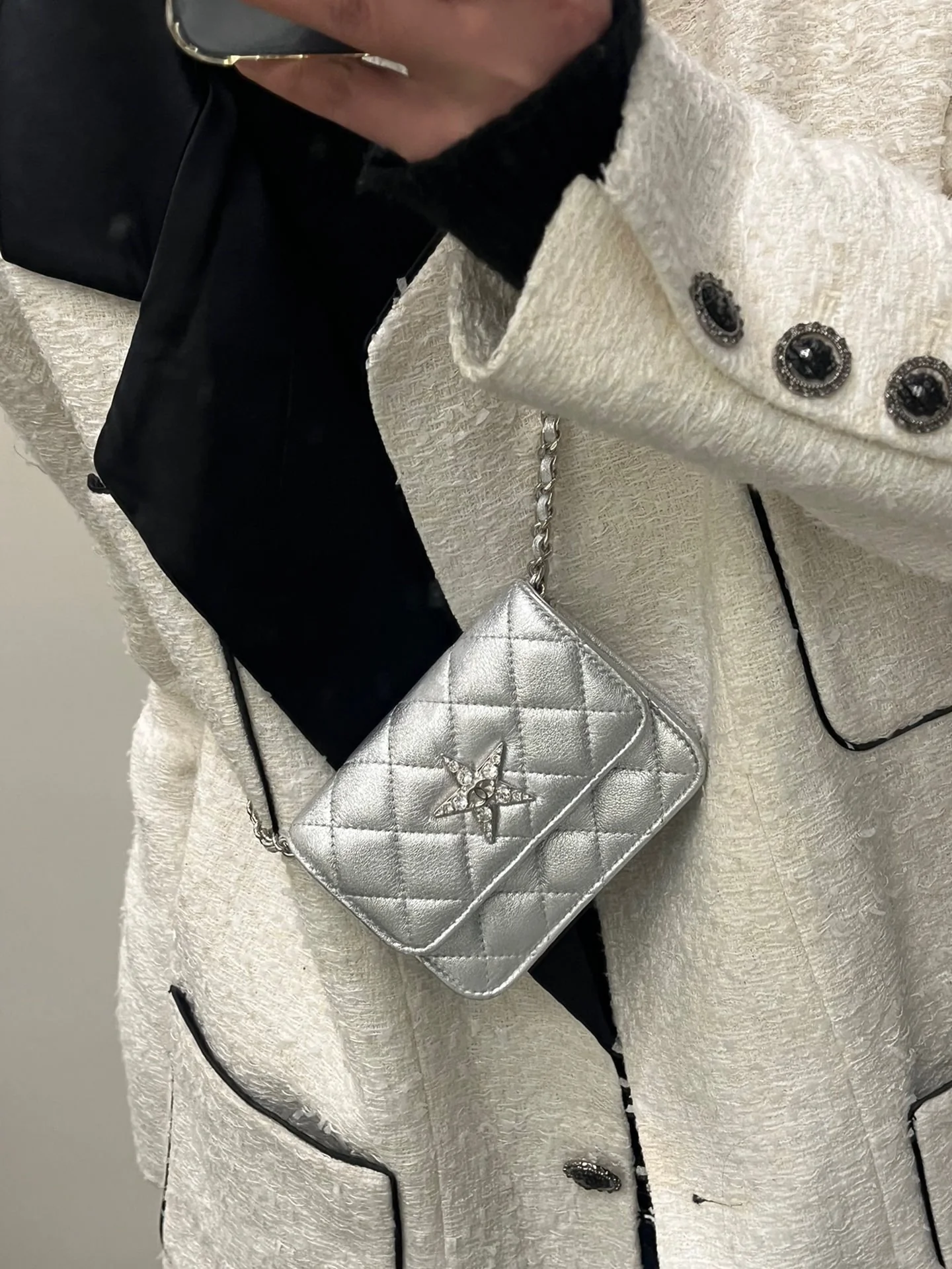 Новинка весны/лета от Chanel - Мини-сумка через плечо Chanel 24c - Серебристая