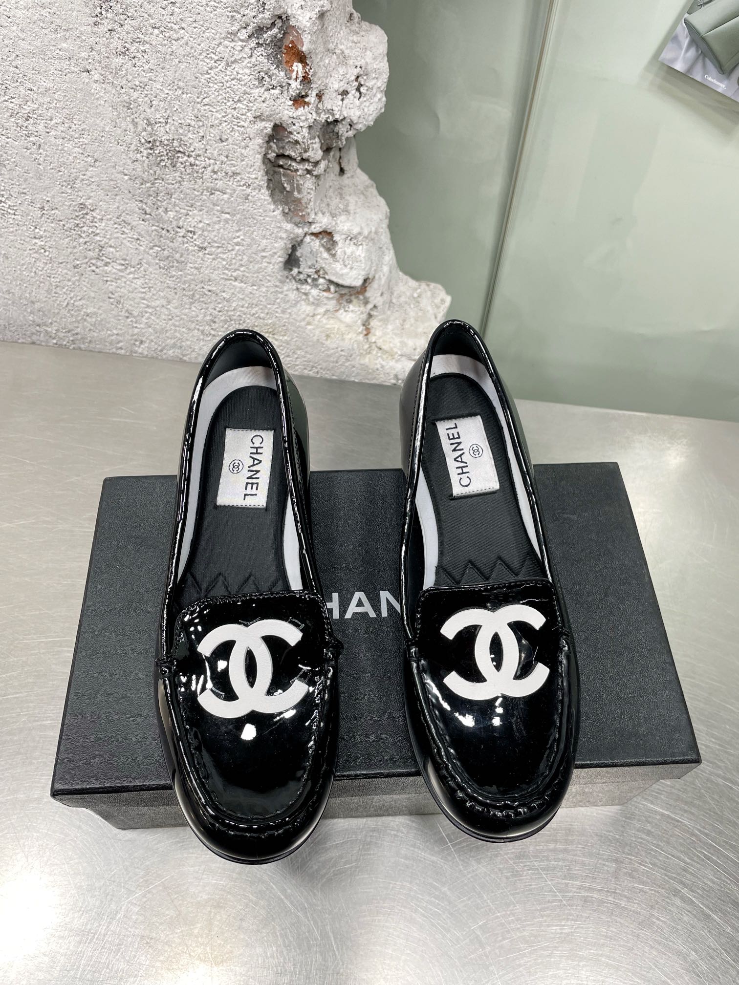 Новинка сезона осень/зима 2022 от Chanel - Ретро-туфли афро на низком каблуке - Черные