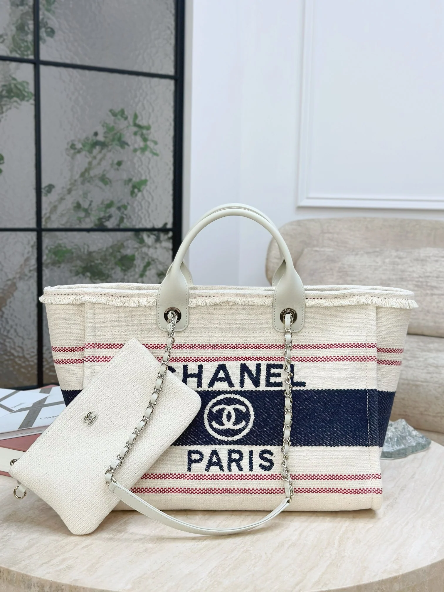 Пляжная сумка Chanel 25c, косметичка, красно-синяя.