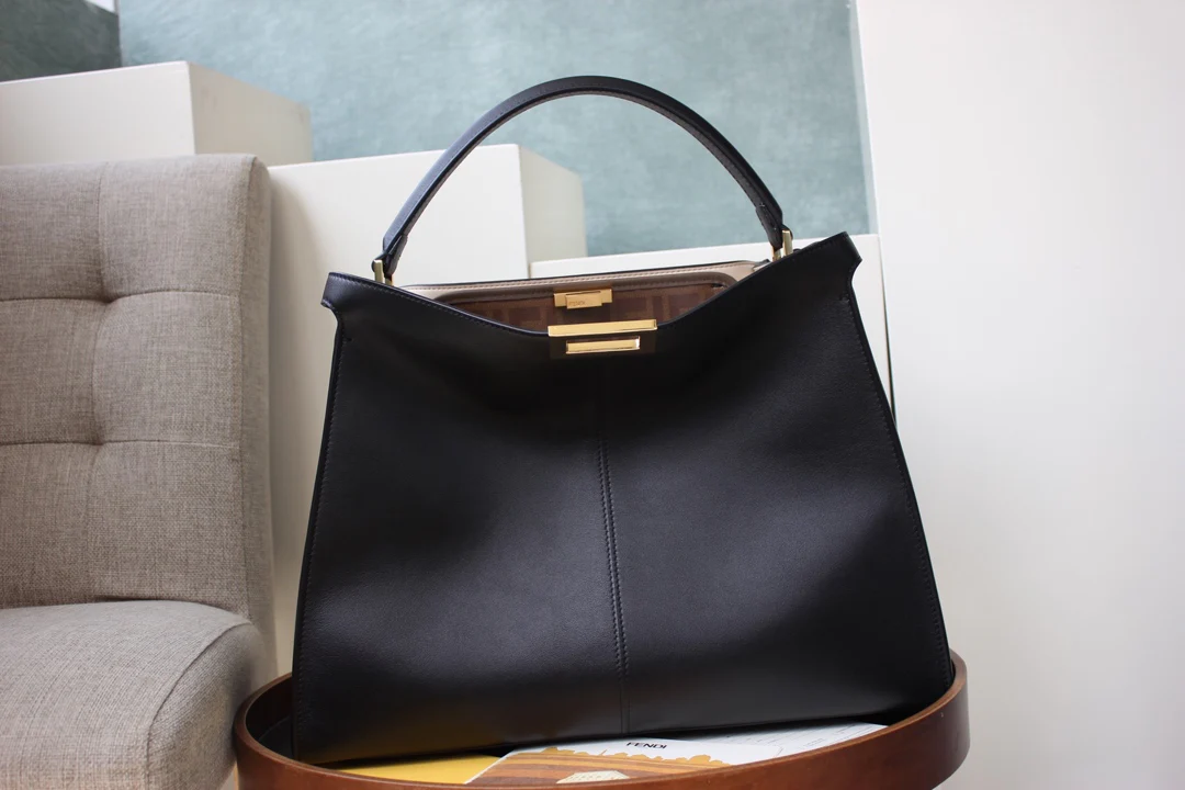 Большая черная кожаная сумка Fendi Peekaboo Lite