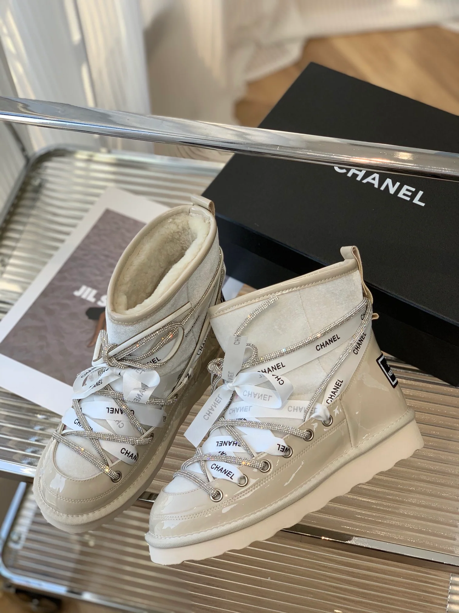 Chanel - Снежные сапоги на шнуровке