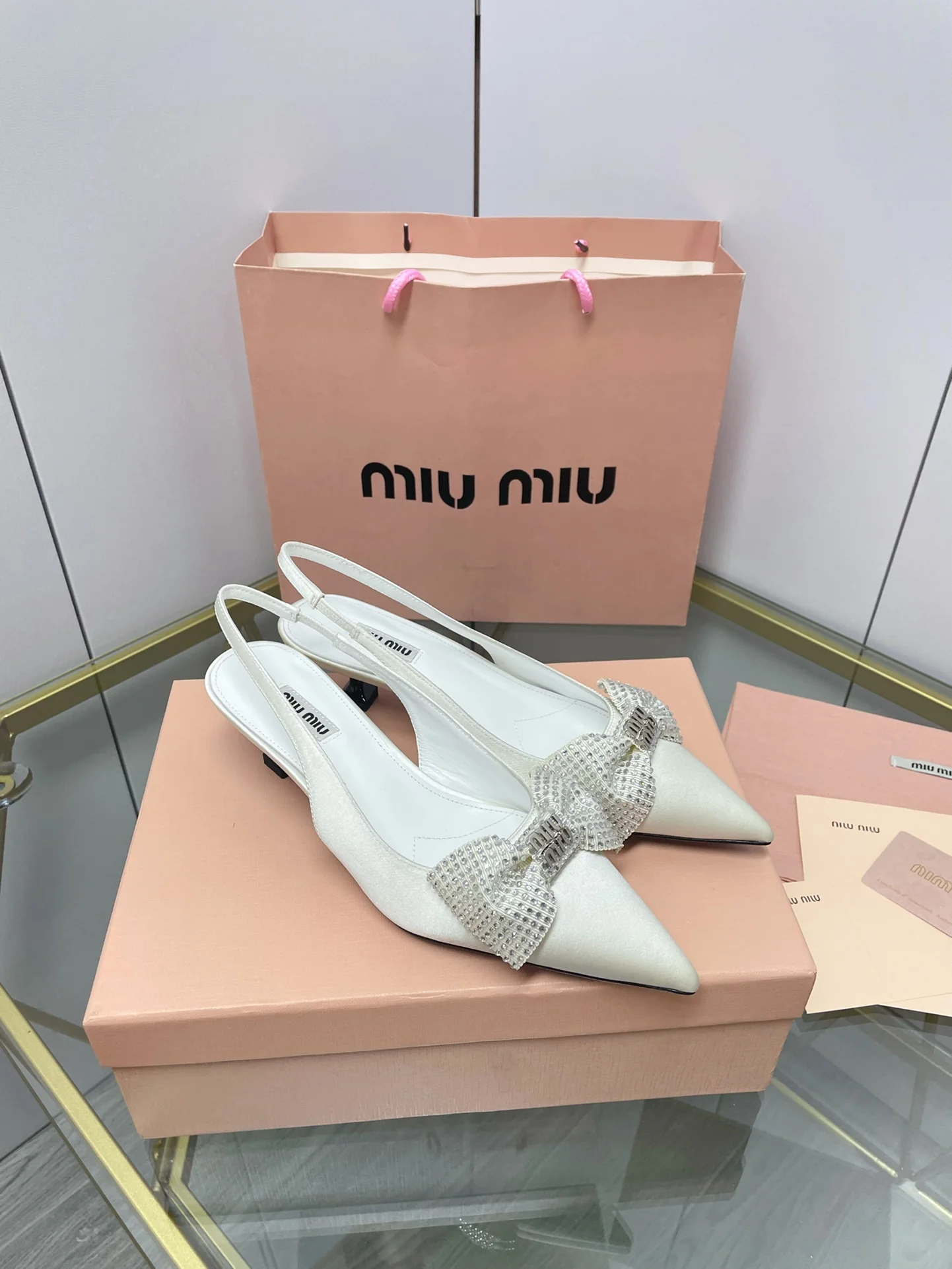 Miu Miu - Туфли на низком каблуке с острым носком