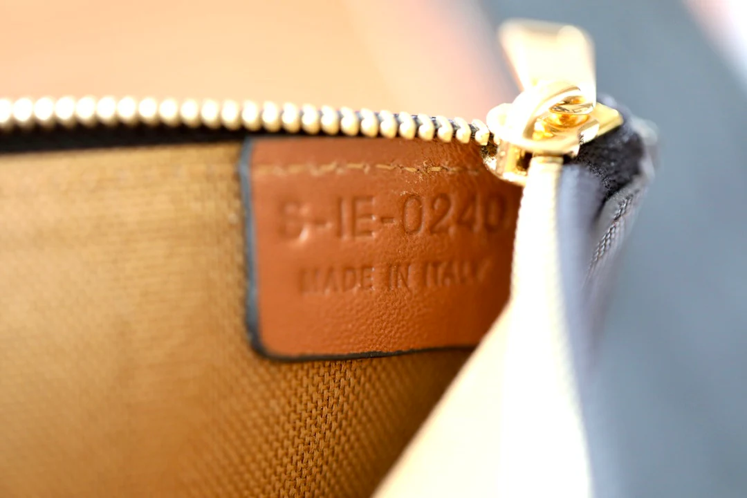 Сумки Celine-Triomphe на молнии из синтетической кожи и овчины