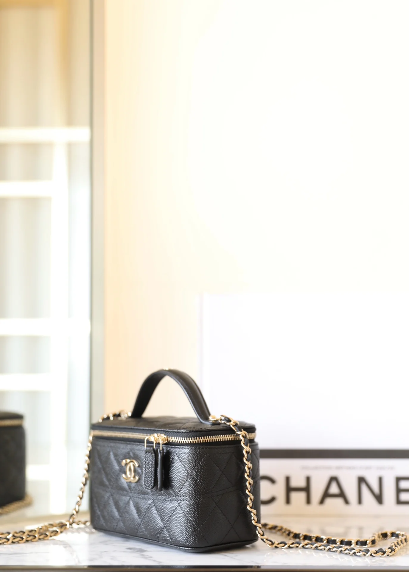 Chanel 25c - Маленькая коробочка в форме шара для переноски - Черная