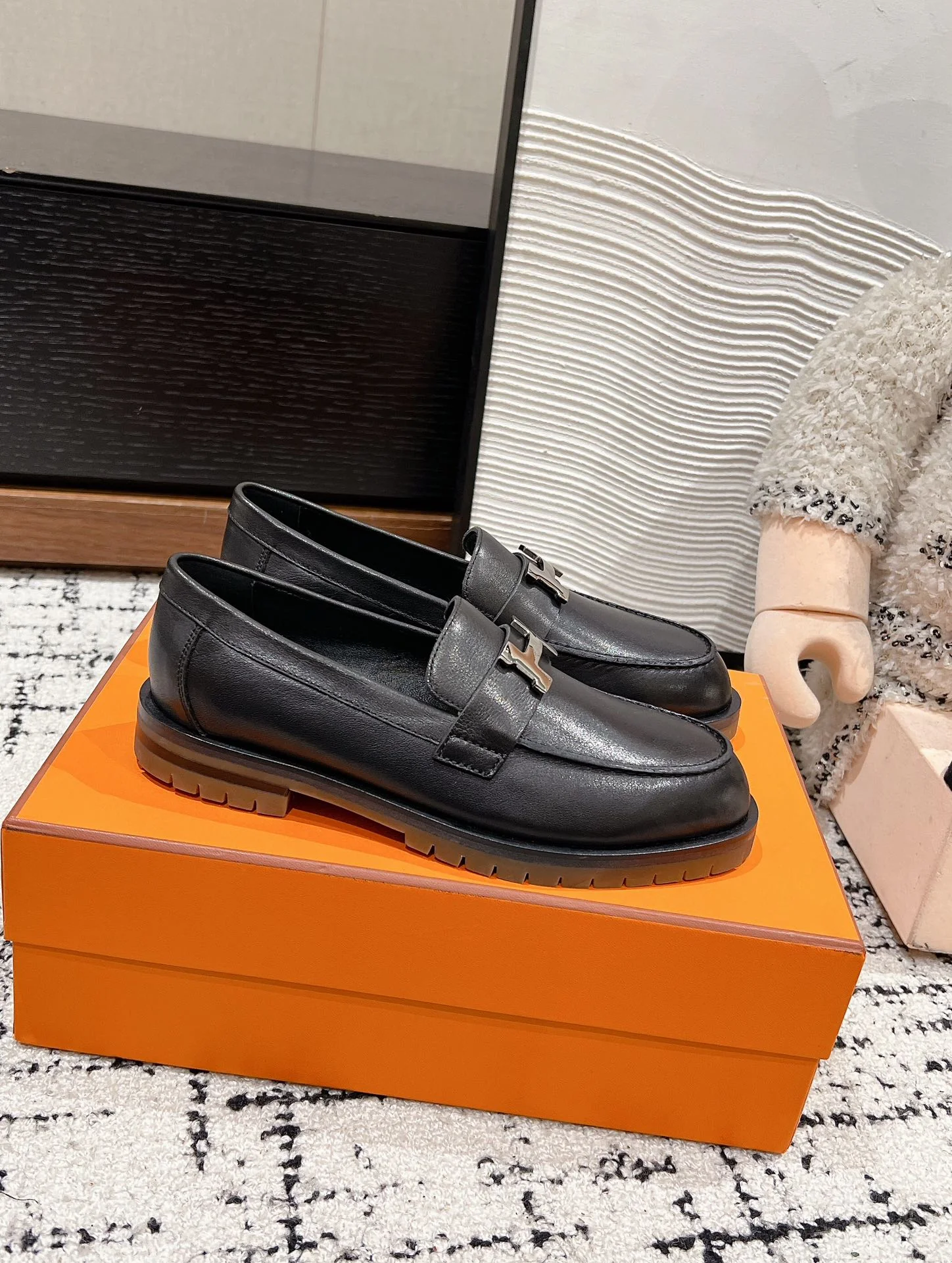 Лоферы Hermes 2024h с пряжкой - черные