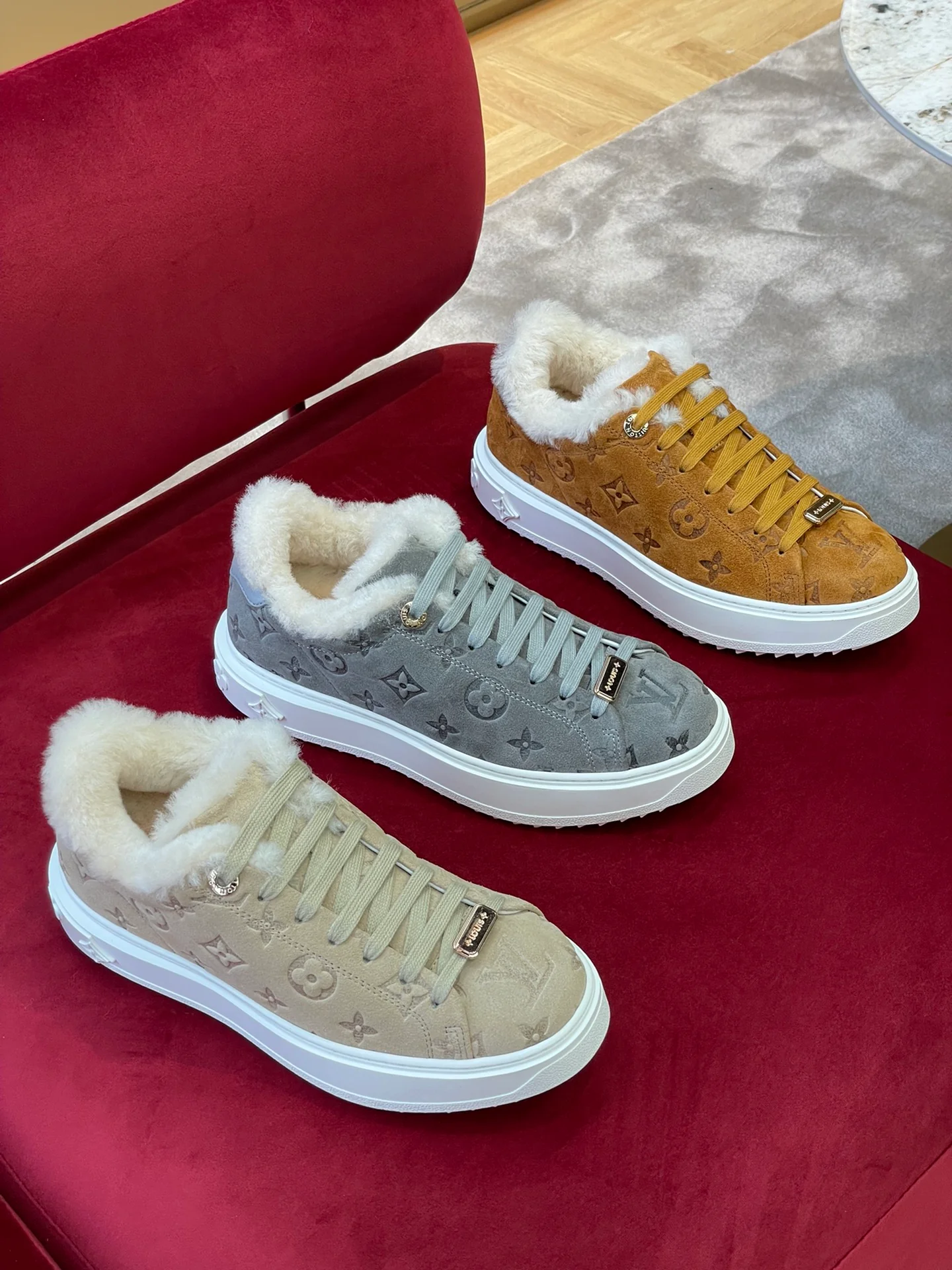 LV - Классические замшевые кроссовки на платформе из коллекции осень/зима 2022