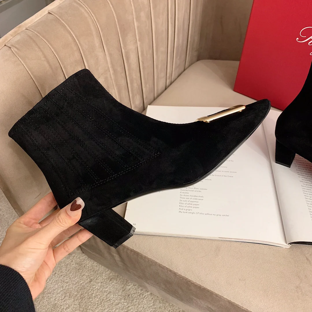 Замшевые ботинки челси с металлической пряжкой