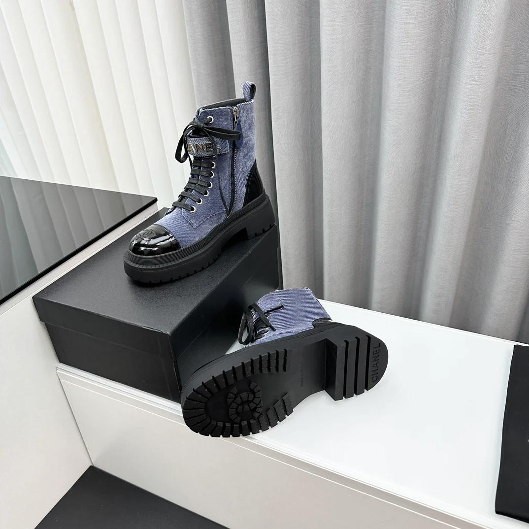 Новинка сезона осень/зима 2023 от Chanel - Ботильоны на шнуровке - Синие