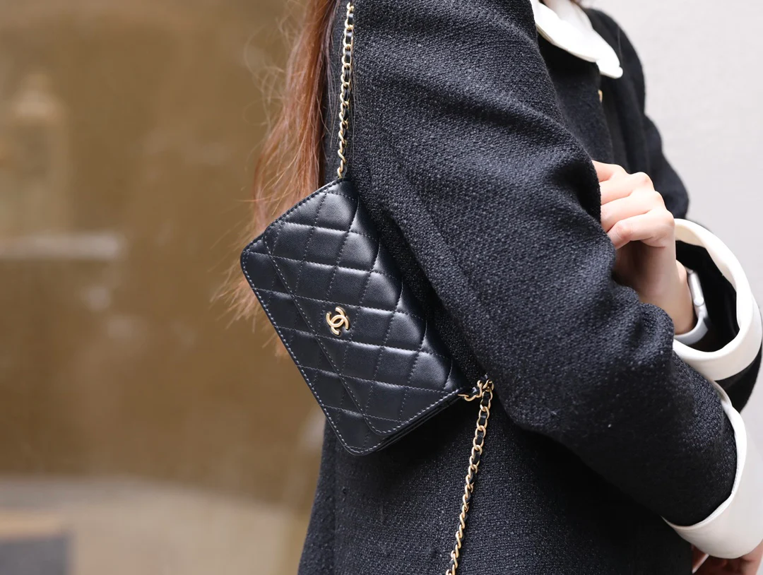 Chanel - Chanel - Золотой шар WOC - Черный