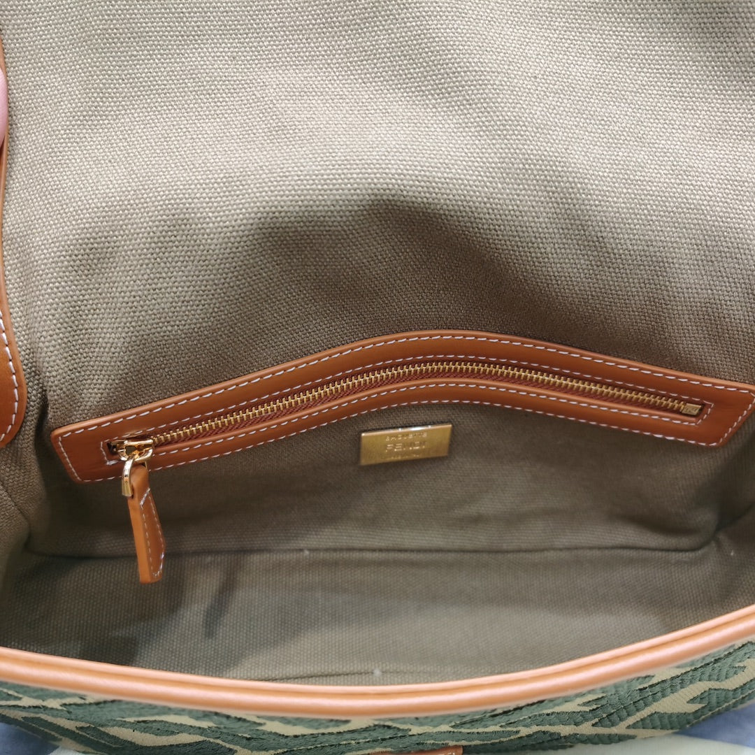 Сумка Fendi Baguette Medium Monogram - 1