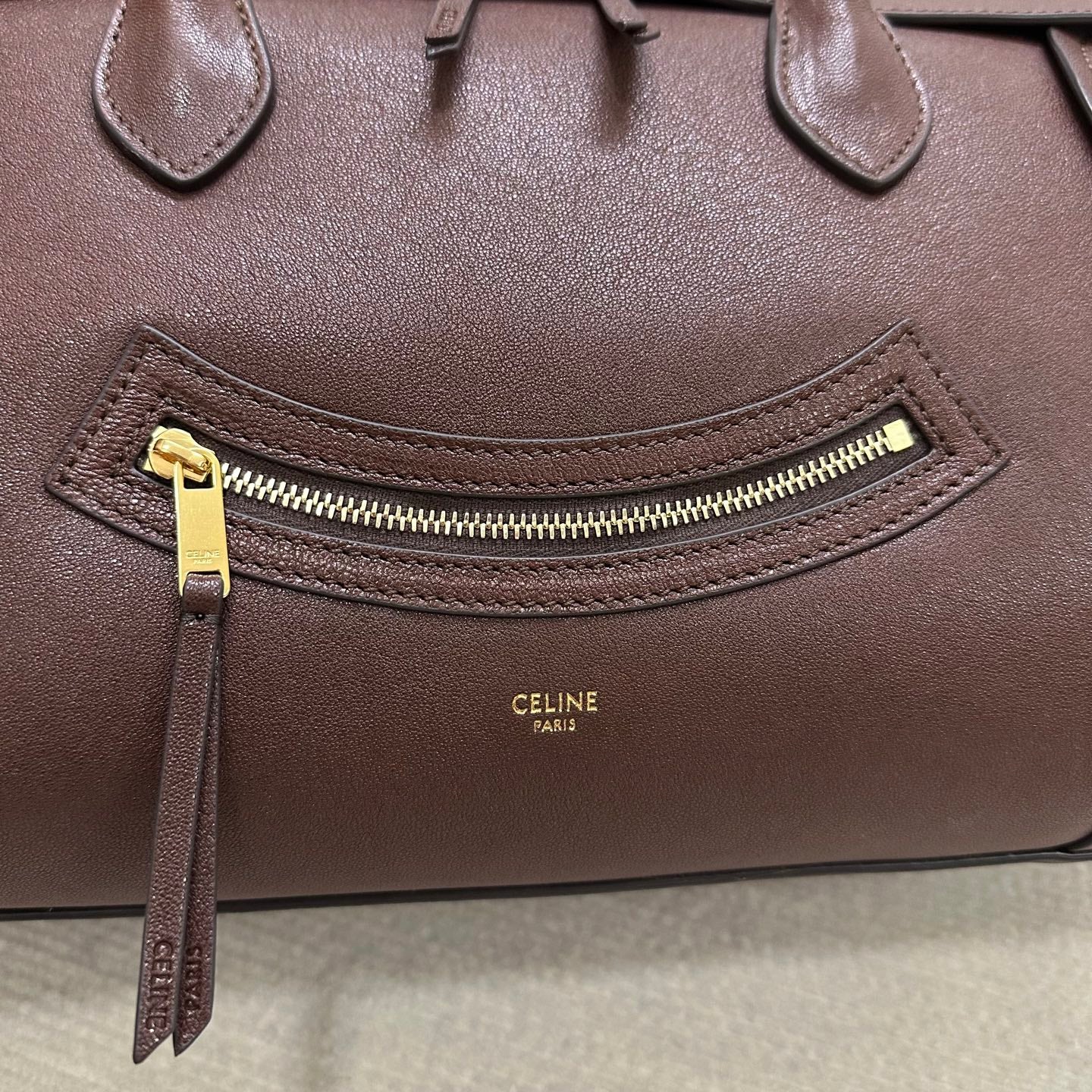 Новая модель багажа Celine, новая версия, сумка с изображением смайлика, темно-коричневая.