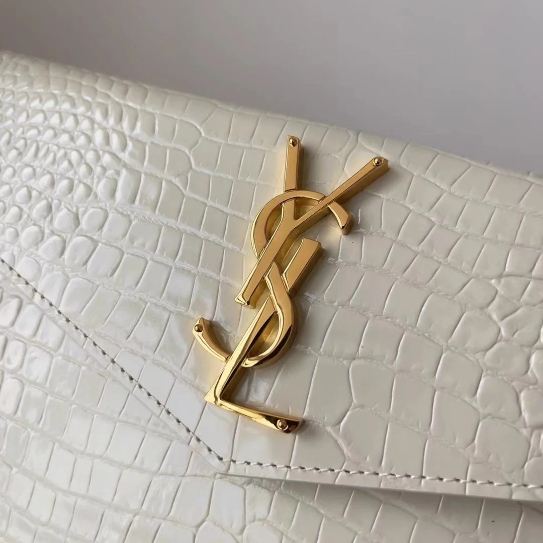 Клатч YSL с тиснением под крокодиловую кожу