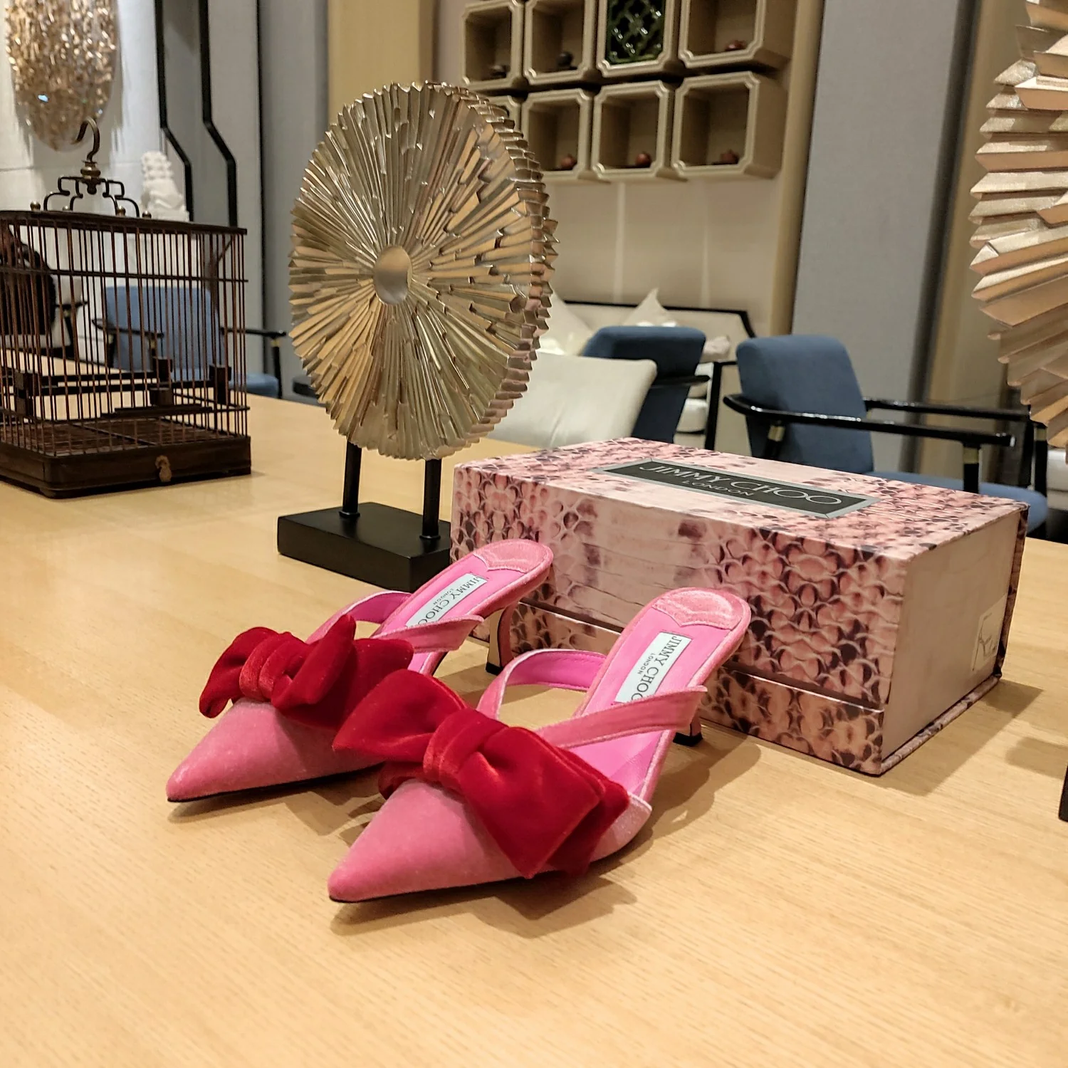 Босоножки на шпильке Jimmy с бабочкой из шелка - розовые