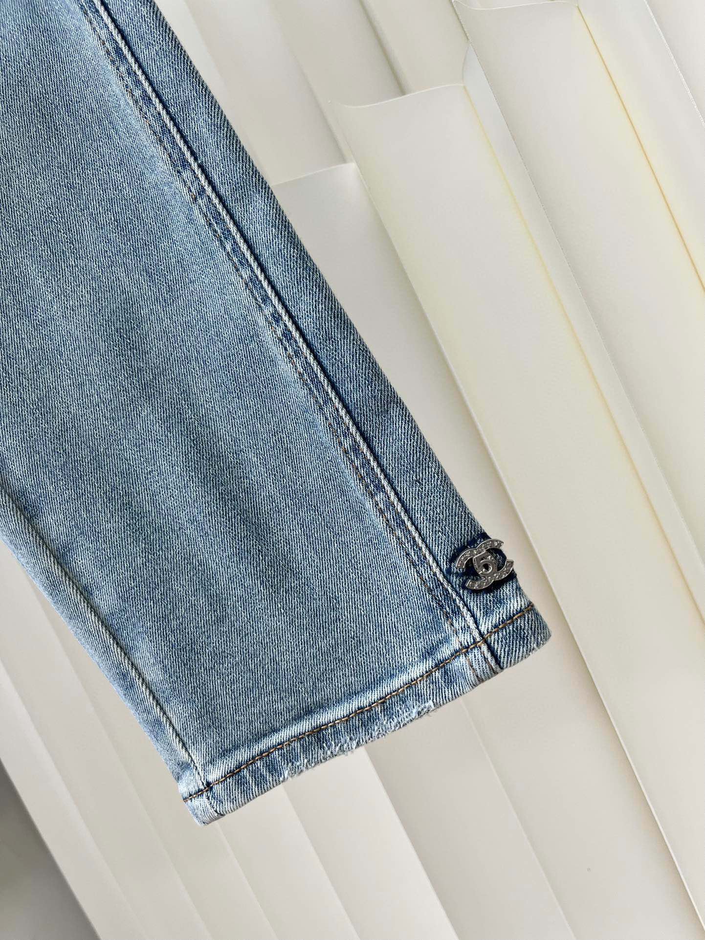 24 Классические винтажные джинсы зауженного кроя