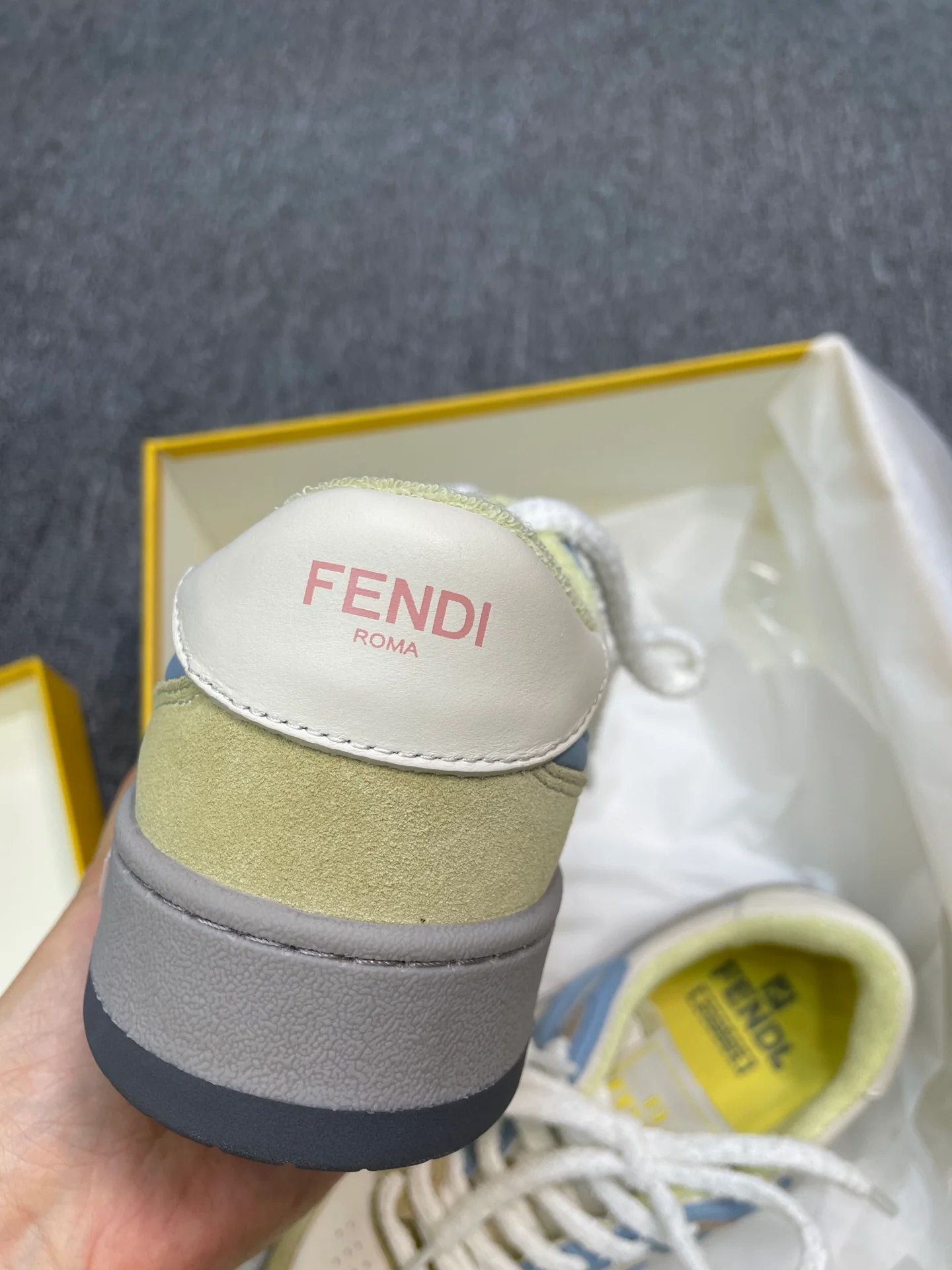 Синие кроссовки Fendi - повседневная обувь