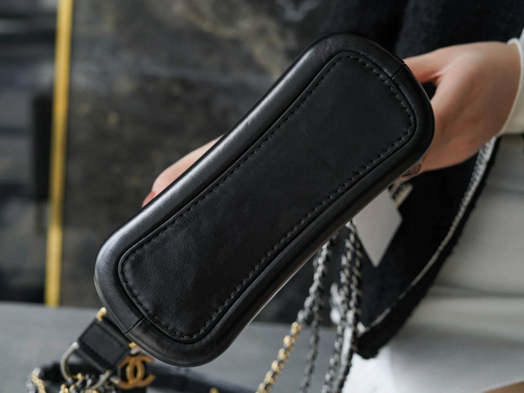 Сумка-хобо Chanel - белая, маленькая, 20 см