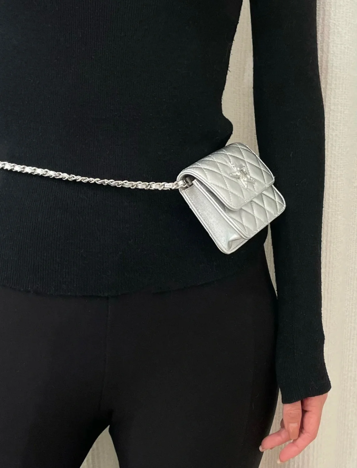 Новинка весны/лета от Chanel - Мини-сумка через плечо Chanel 24c - Серебристая