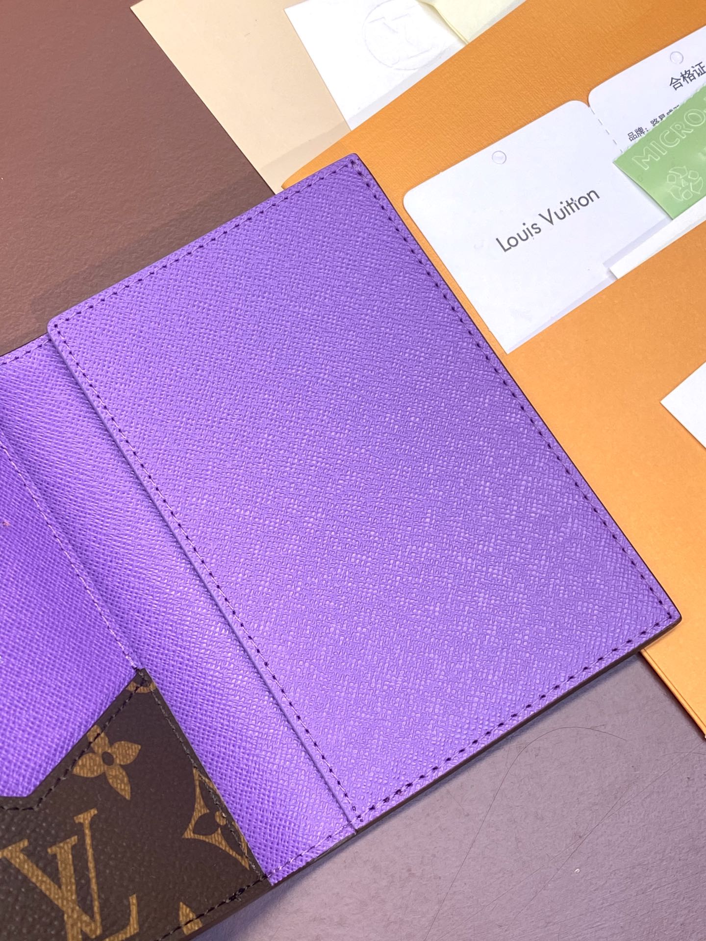 LV-m82867-Обложка для паспорта-Фиолетовая