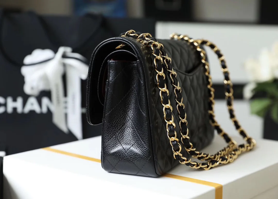 Chanel - Икра - Сумка CF - Черная с золотой фурнитурой - 25 см