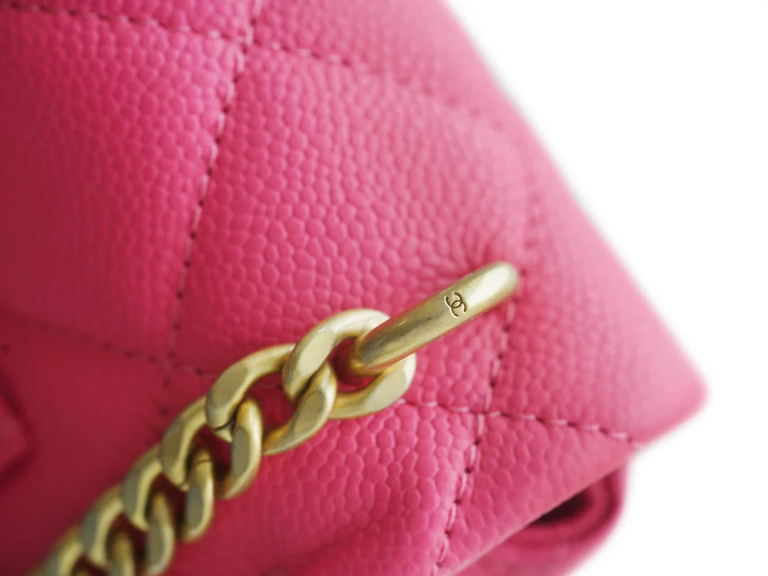 Новинка сезона весна/лето 2023 от Chanel - Сумка на цепочке в форме сердца - Сумка CF - Персиково-розовая - Мини