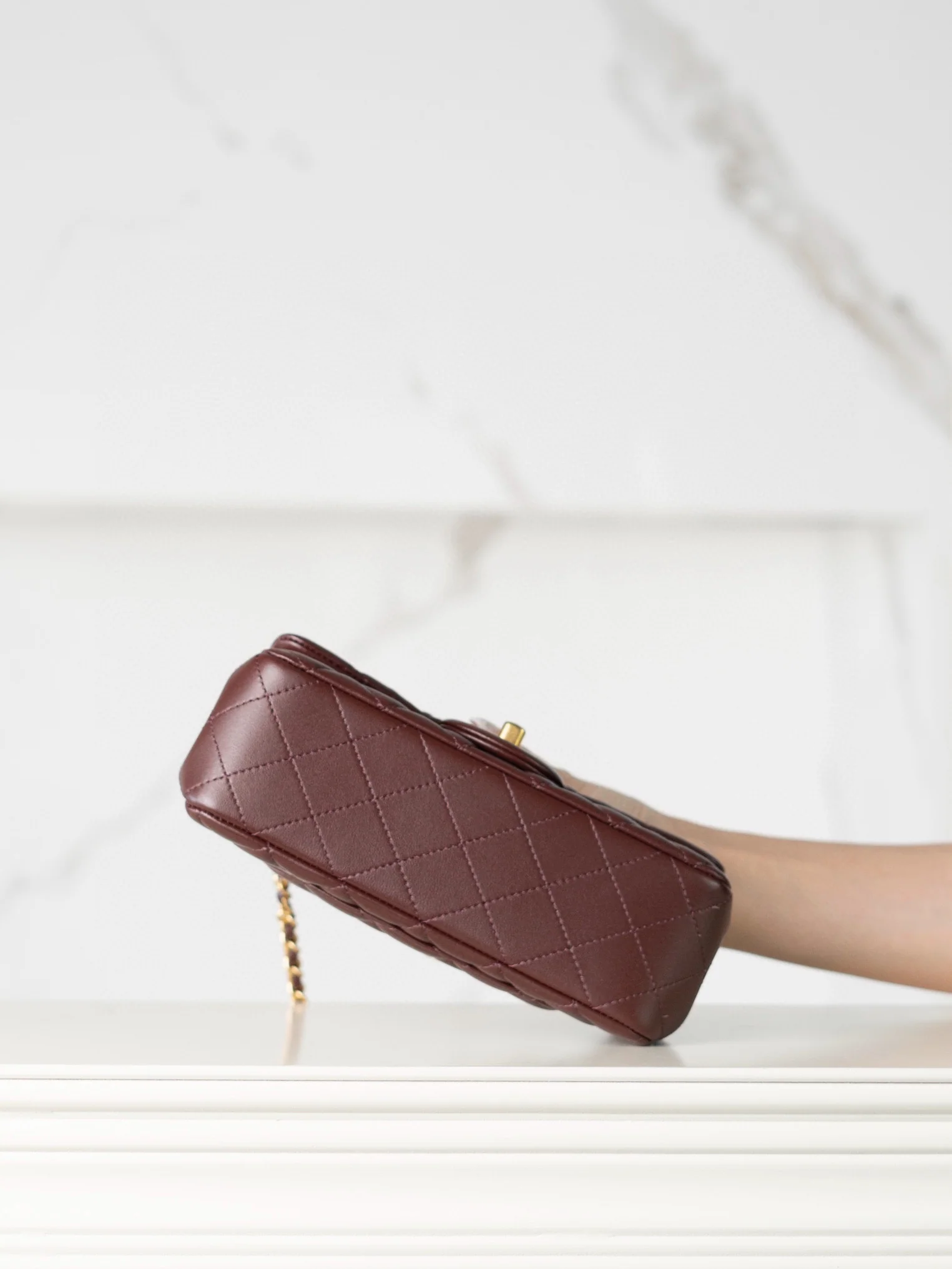 Мини-платье Chanel CF Gold Ball, бордовое.