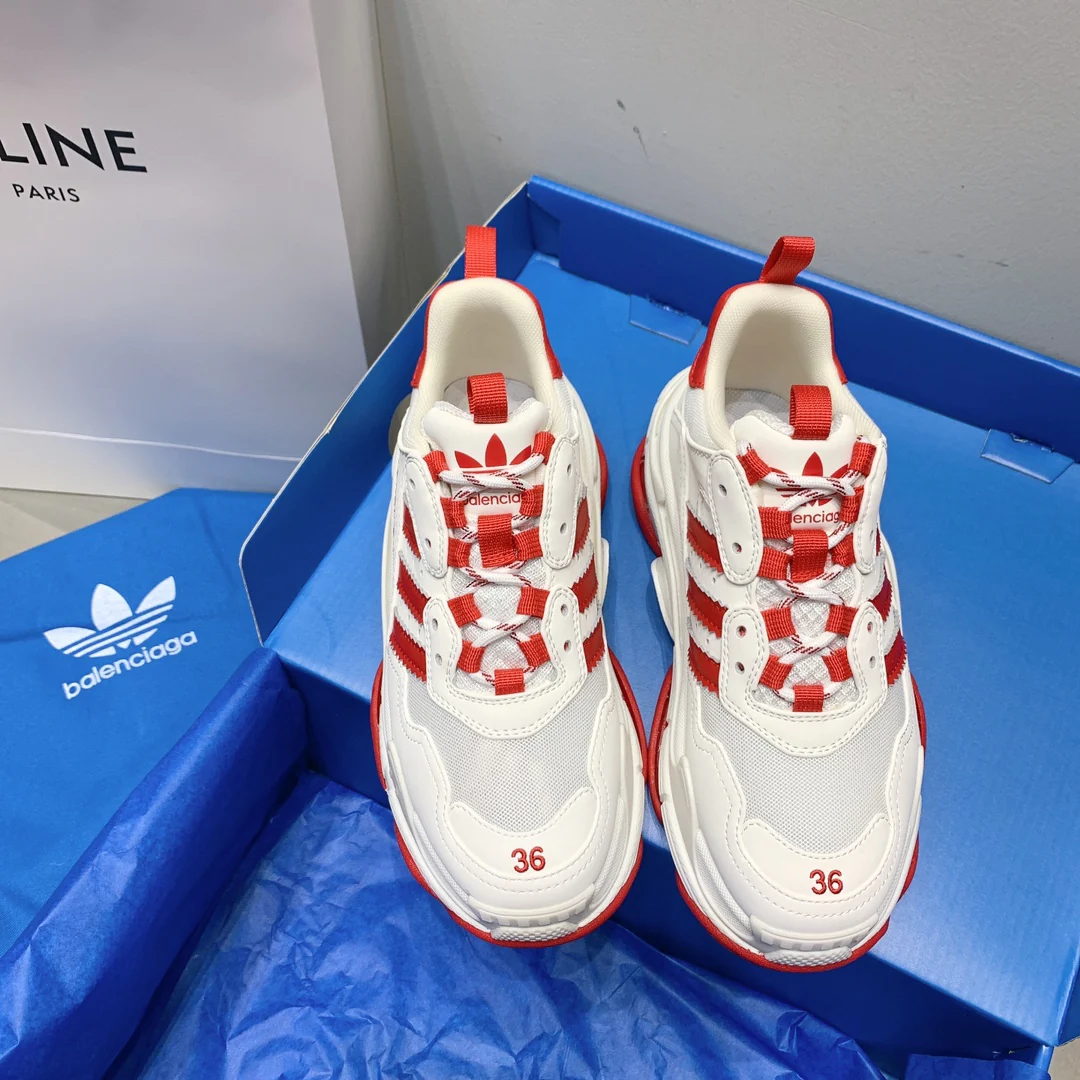 Кроссовки в парижском стиле — результат сотрудничества с брендом — массивные, женские размеры 35-40, мужские размеры 39-44.