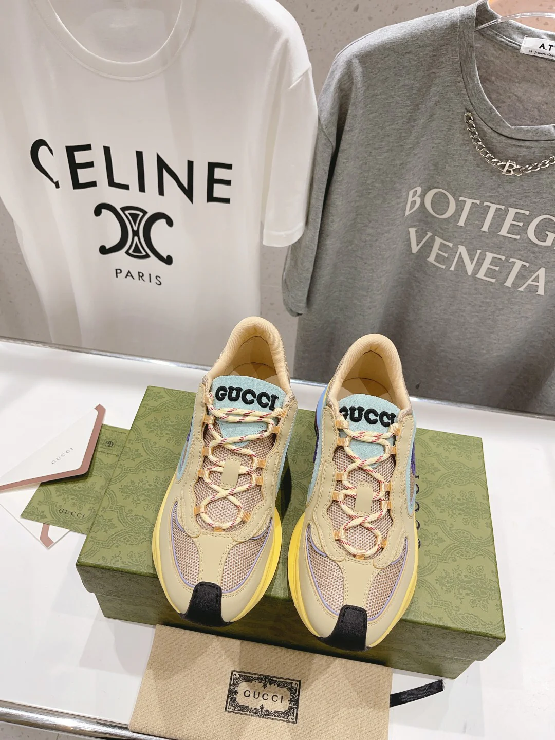 Новинка Gucci 2023 года - Кроссовки - Унисекс - Абрикосовый цвет