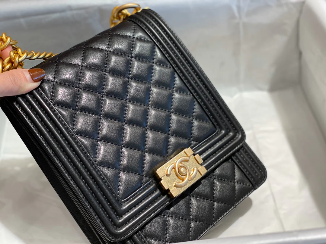 Chanel-boy-19-16-5cm