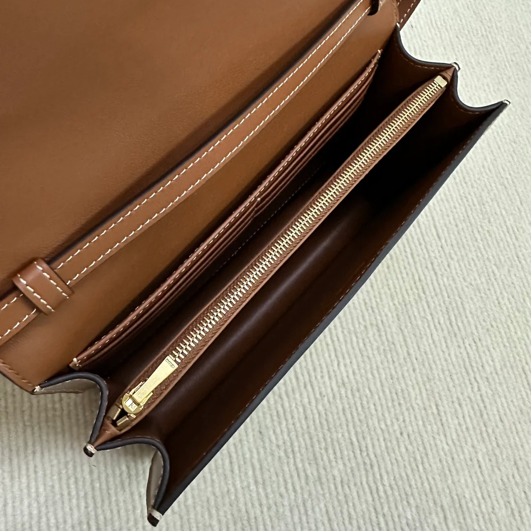 Сумка-конверт Celine WOC - полностью кожаный плечевой ремень - коричневая