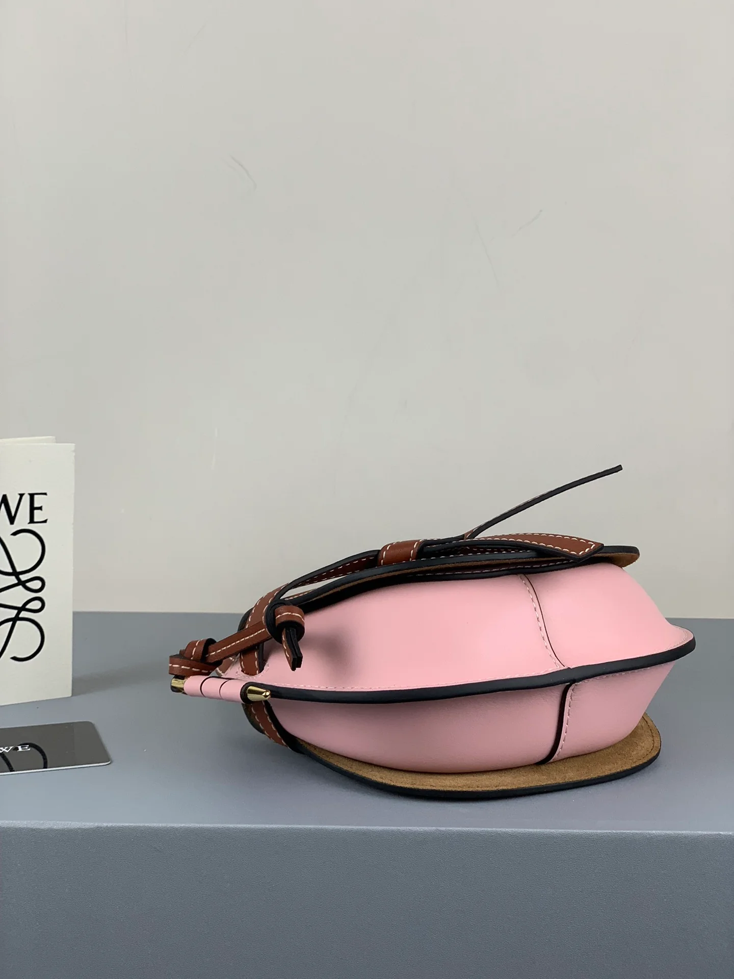 Loewe-gate-mini-21x12-5x9-5-cm-3