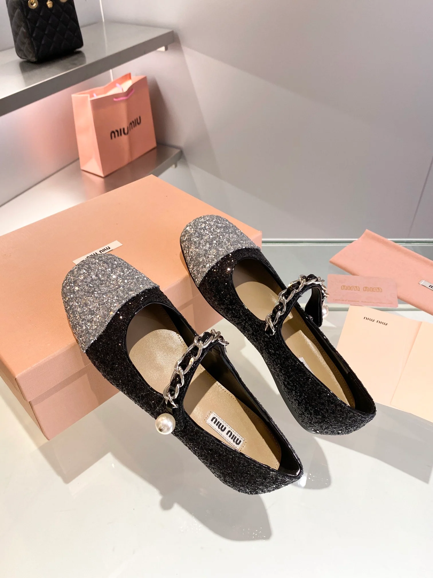 Новинка Miu Miu 2022 года - балетки