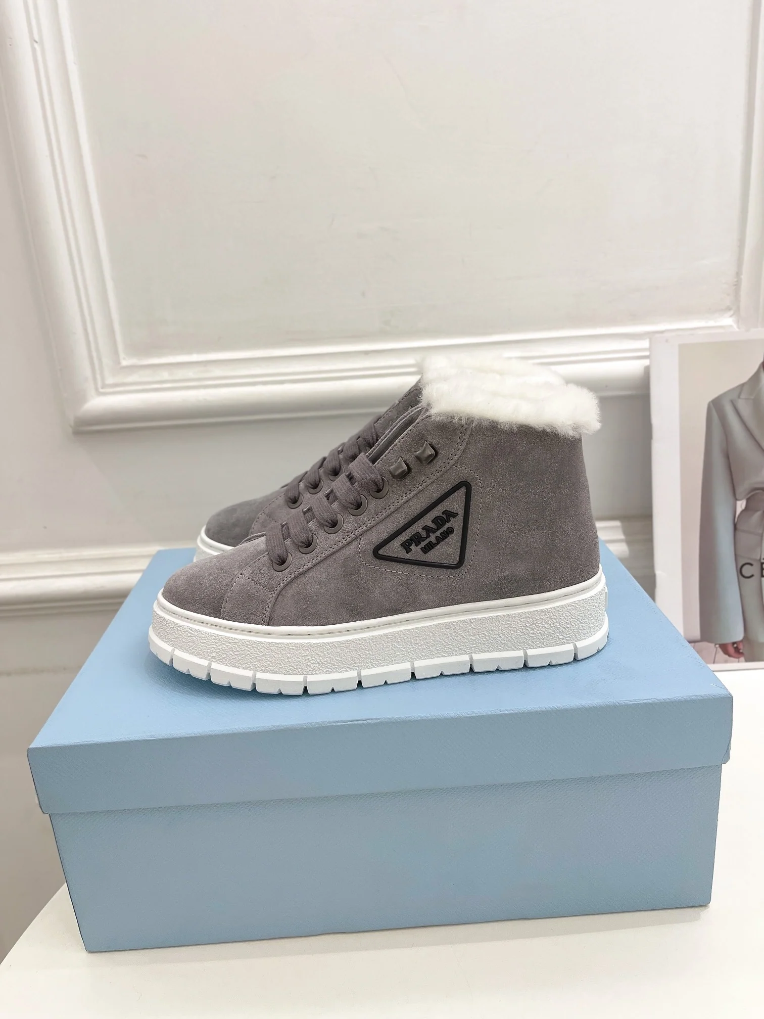 Prada в стиле подиума - Повседневные высокие шерстяные ботильоны - Серые