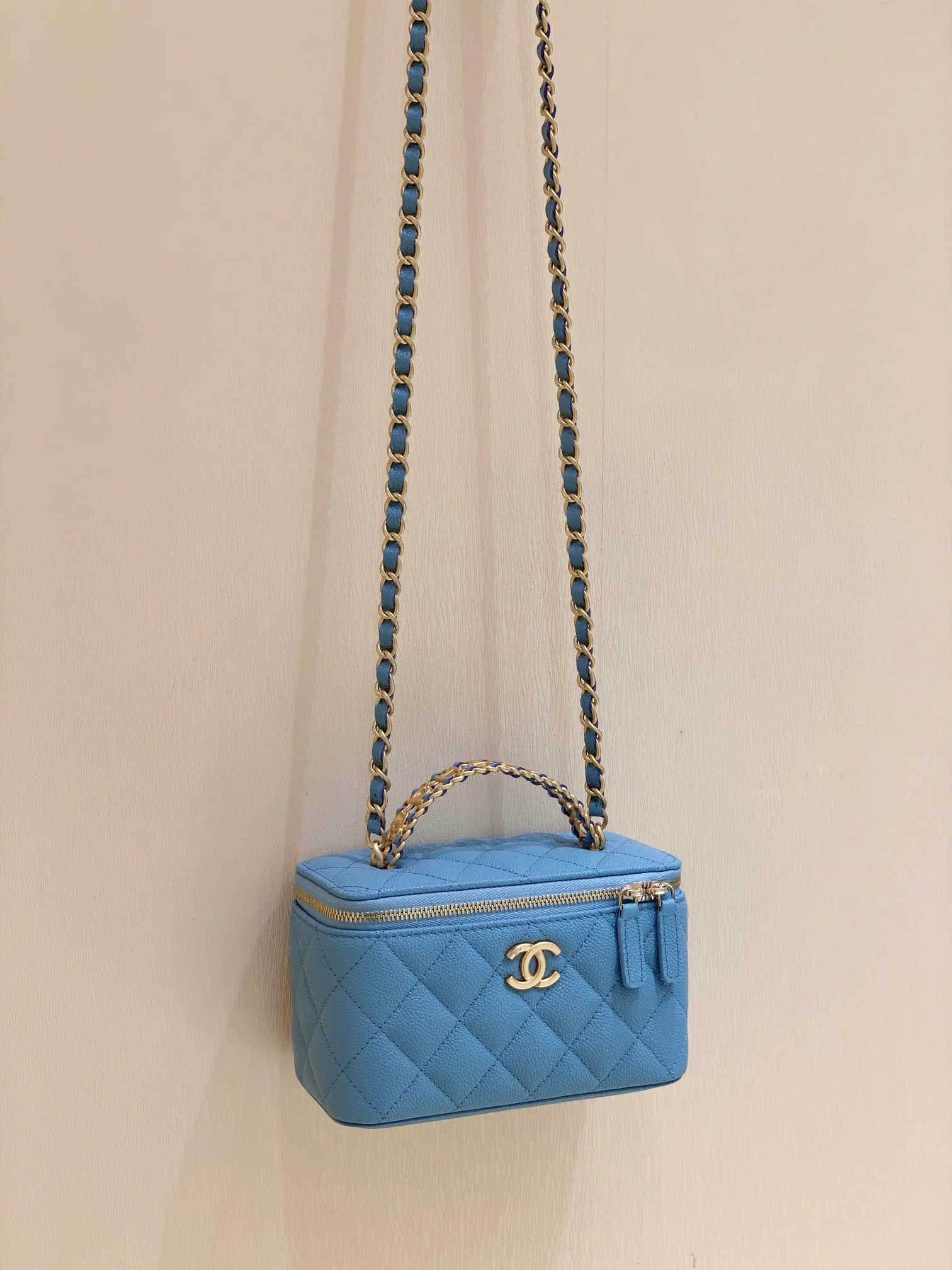 Весенне-летняя коллекция Chanel - Браслет с буквой - Квадратная коробка - Синий