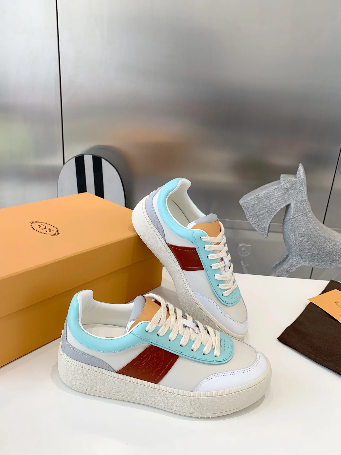 Весенняя коллекция Tods 2023 - Повседневные туфли на платформе от Tods