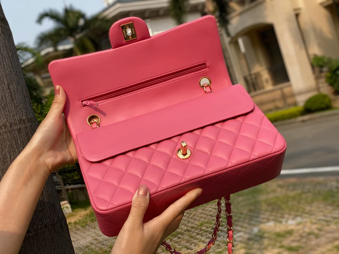 Классическая сумка Chanel из овечьей кожи CF — персиково-розовая с золотой фурнитурой — 25 см