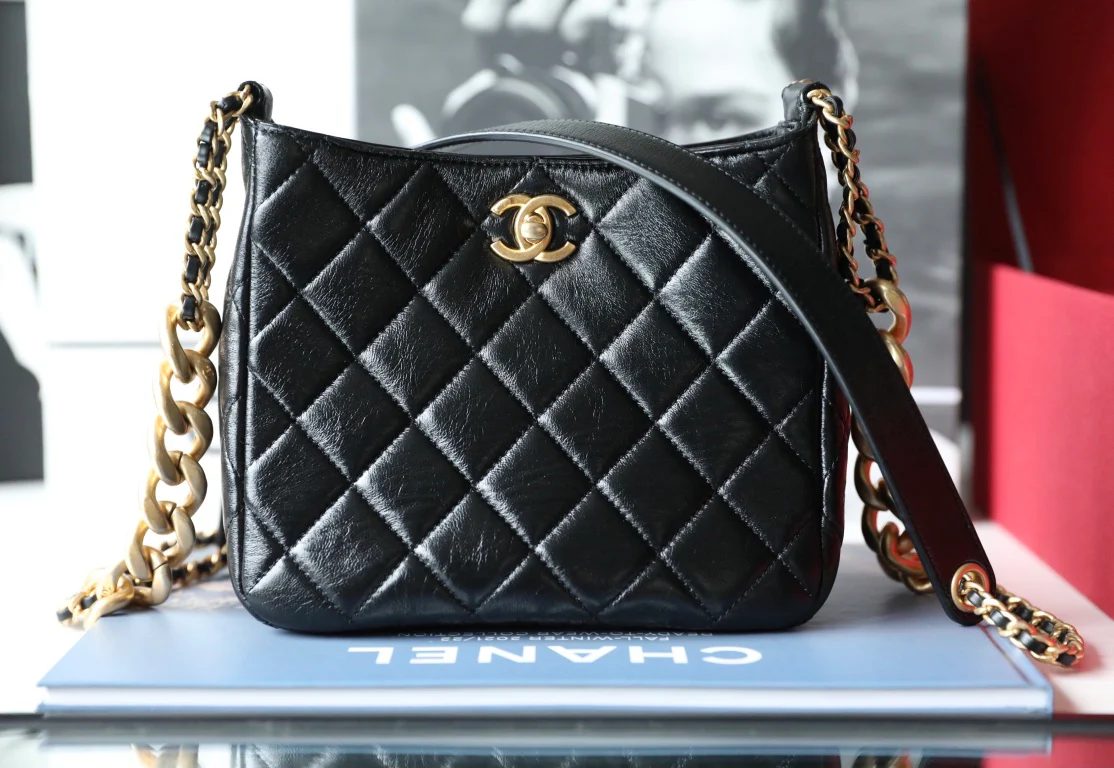 Коллекция Chanel Весна/Лето 2022 - Сумка-хобо