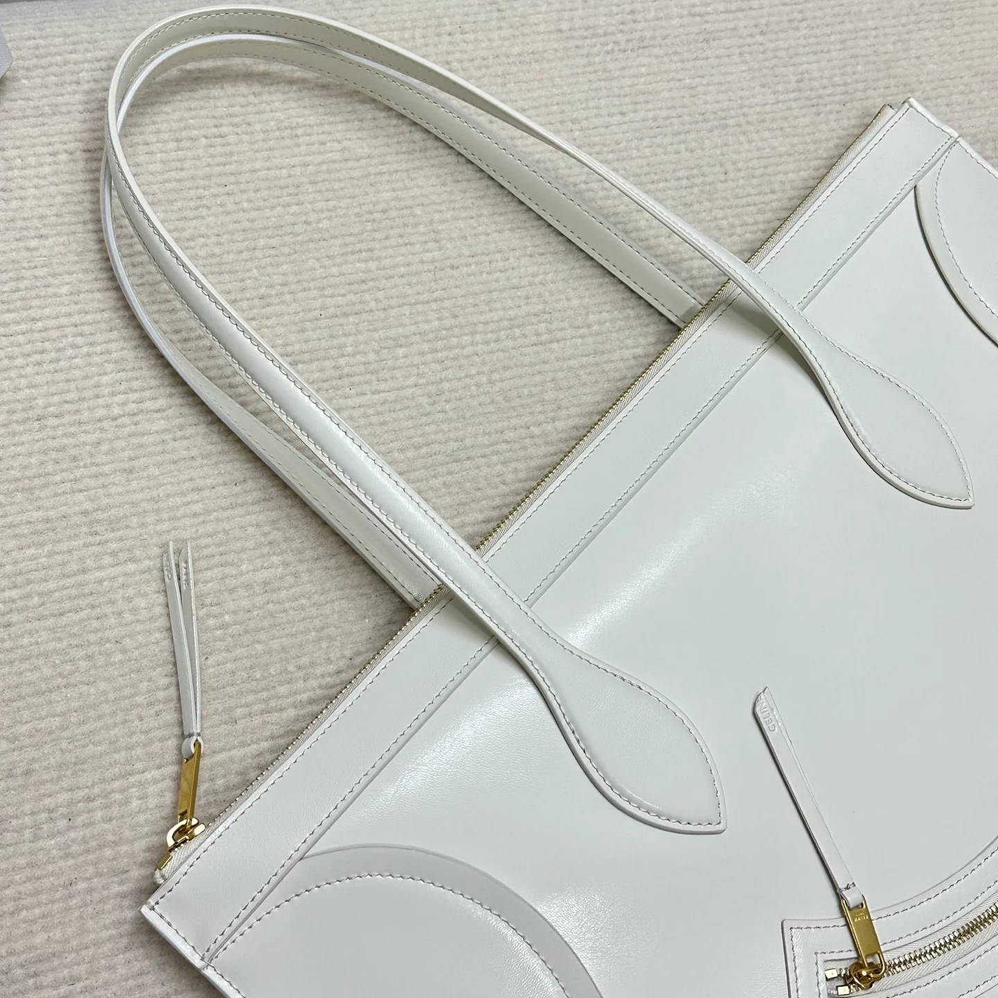 Новинка сезона весна/лето 2026 от Celine - Сумка с изображением смайлика - Белая