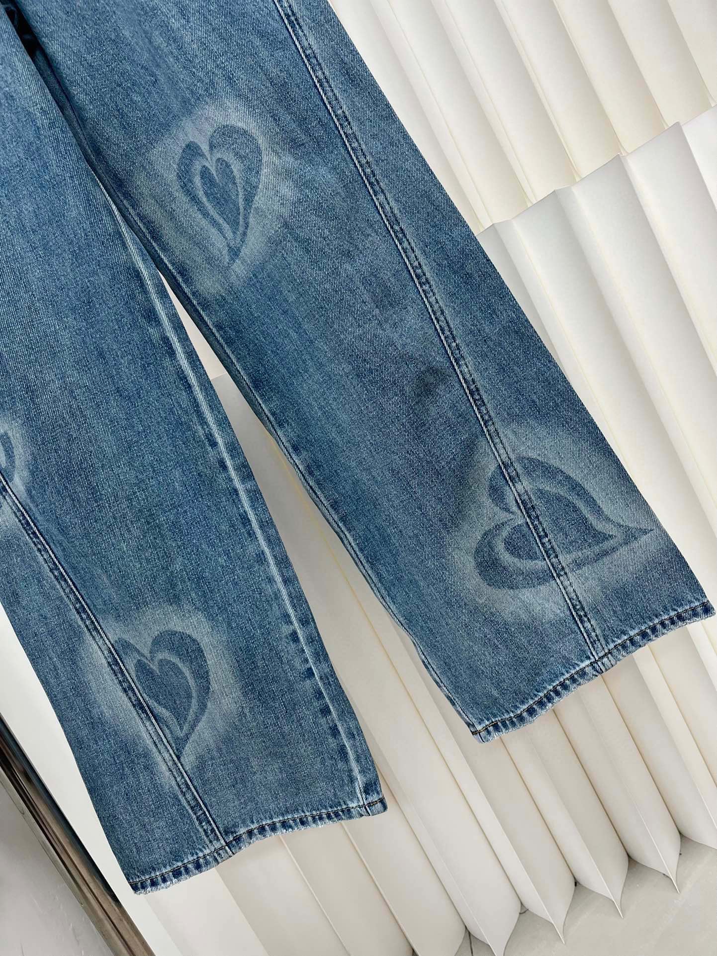 Классические джинсы Chanel 2403 с принтом