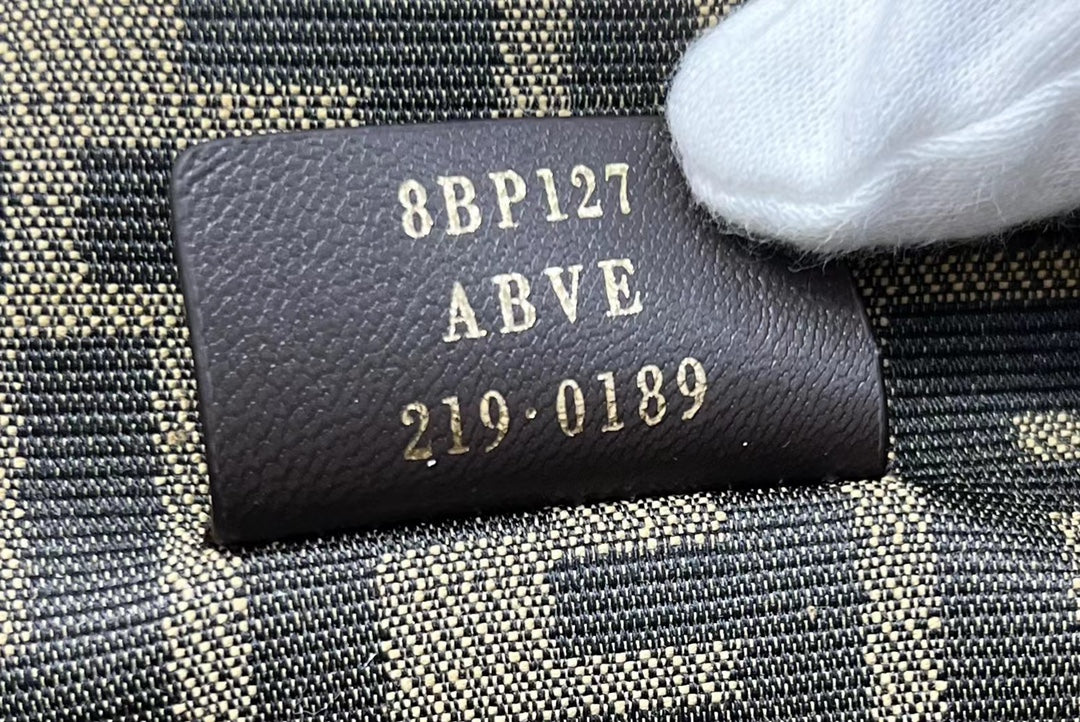 Средняя красная кожаная сумка Fendi First