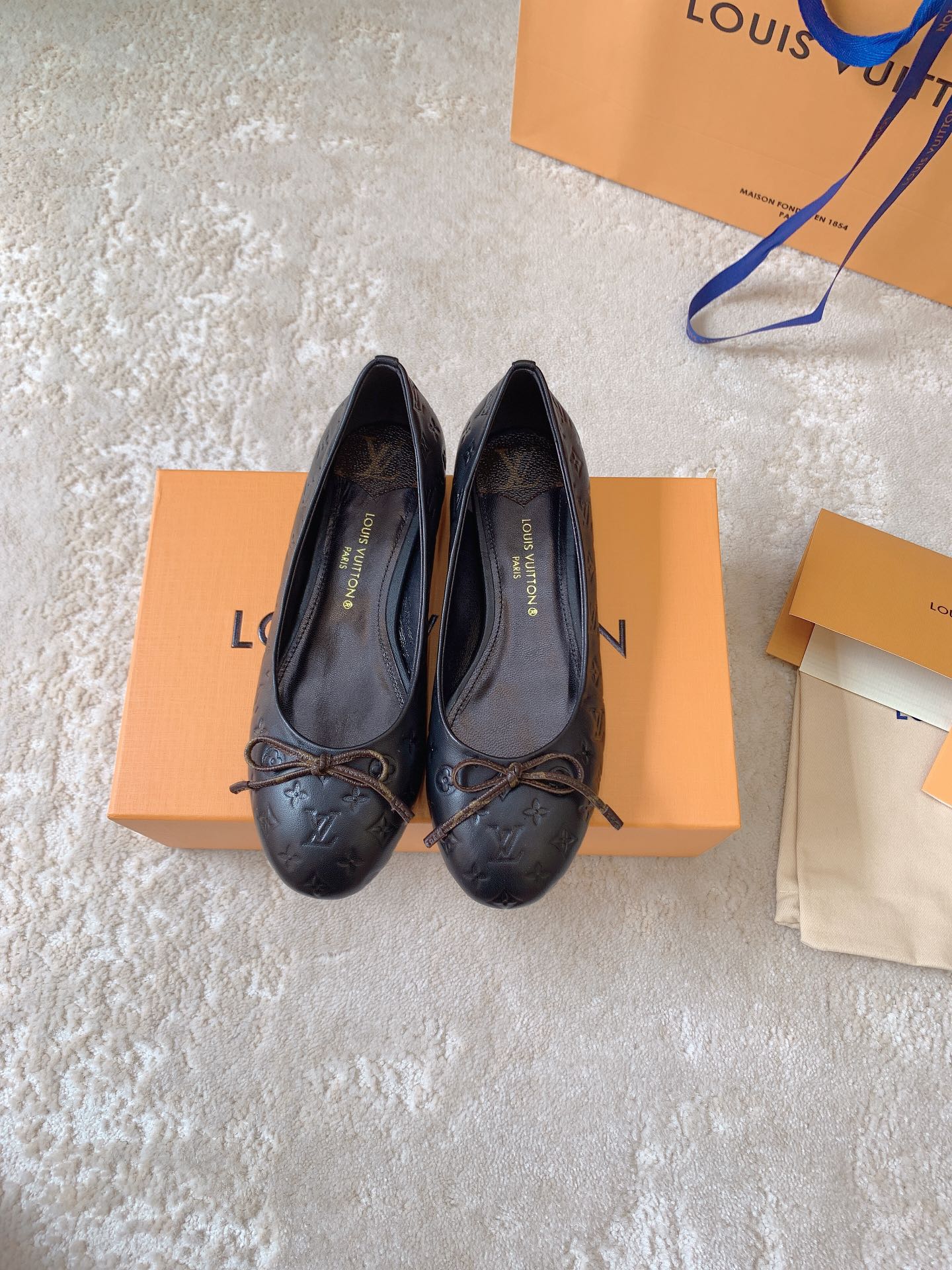 Новинка сезона весна/лето 2023 от LV - Балетки - Черные