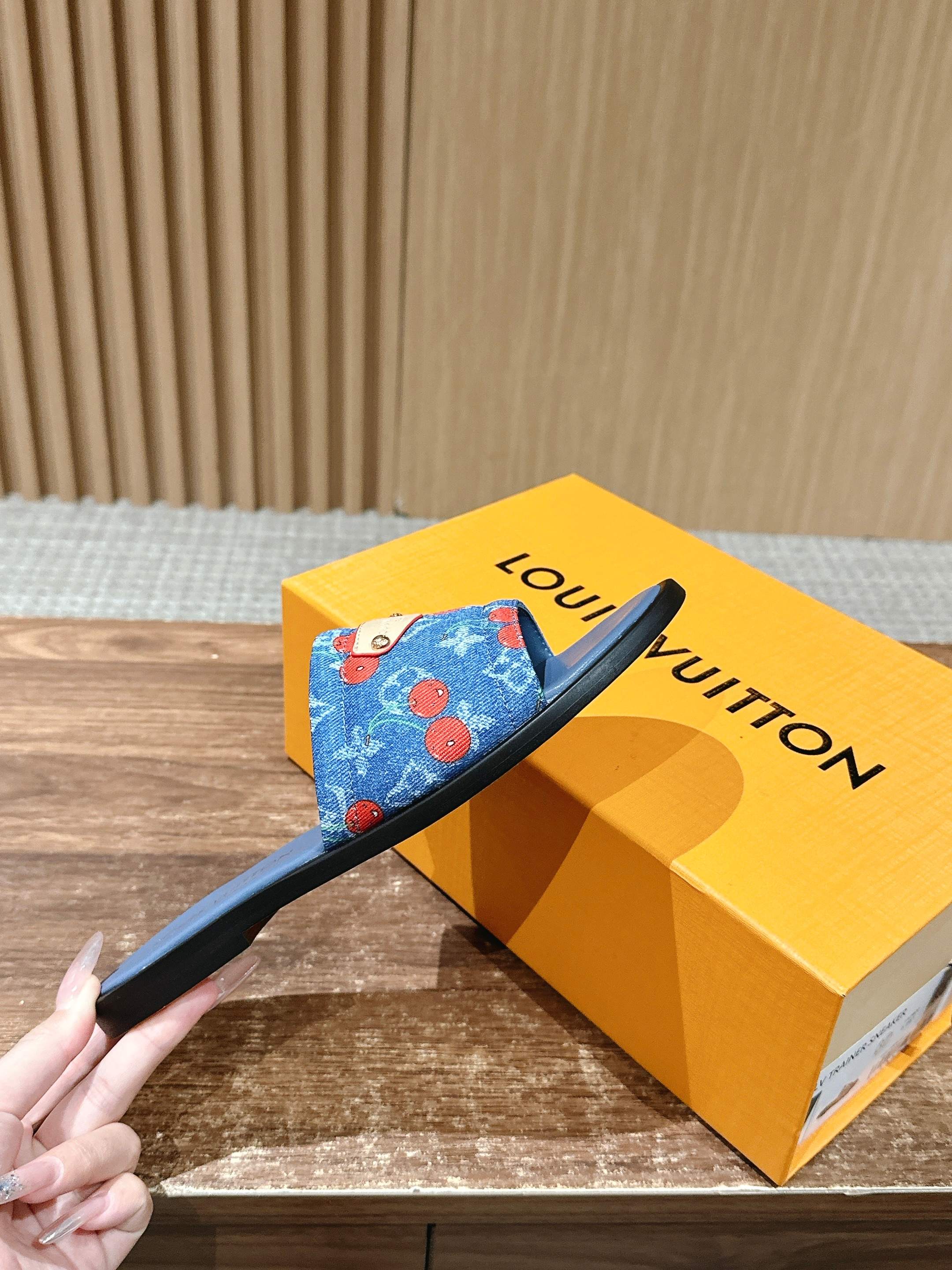 LV - Сандалии на плоской подошве из ретро-серии Такаши Мураками - Синие