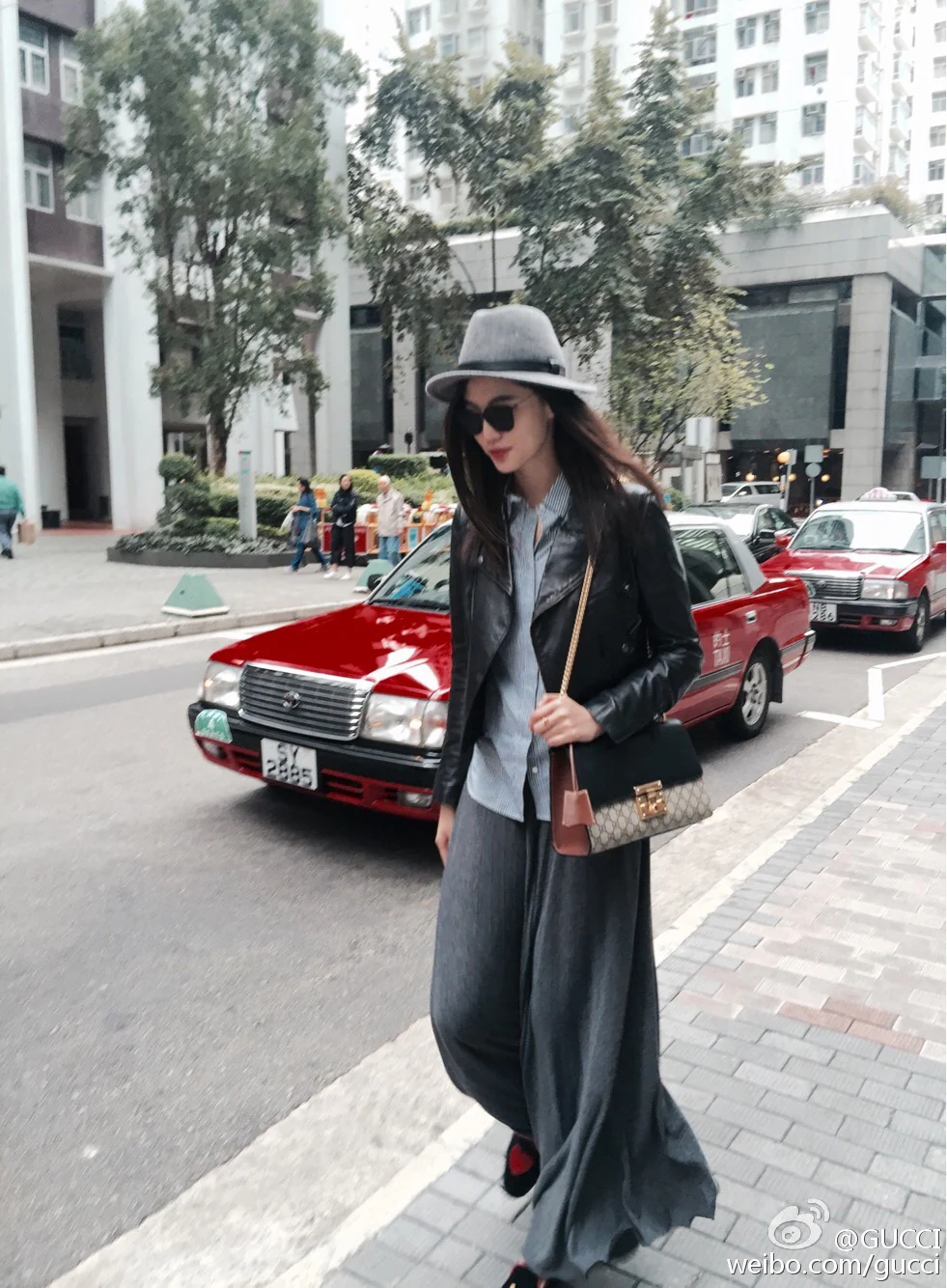 Сумка Gucci с цепочкой и замком - 30 см x 19 см x 10 см