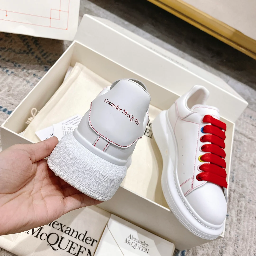 McQueen - Классические белые кроссовки - Полосатый верх - Красный